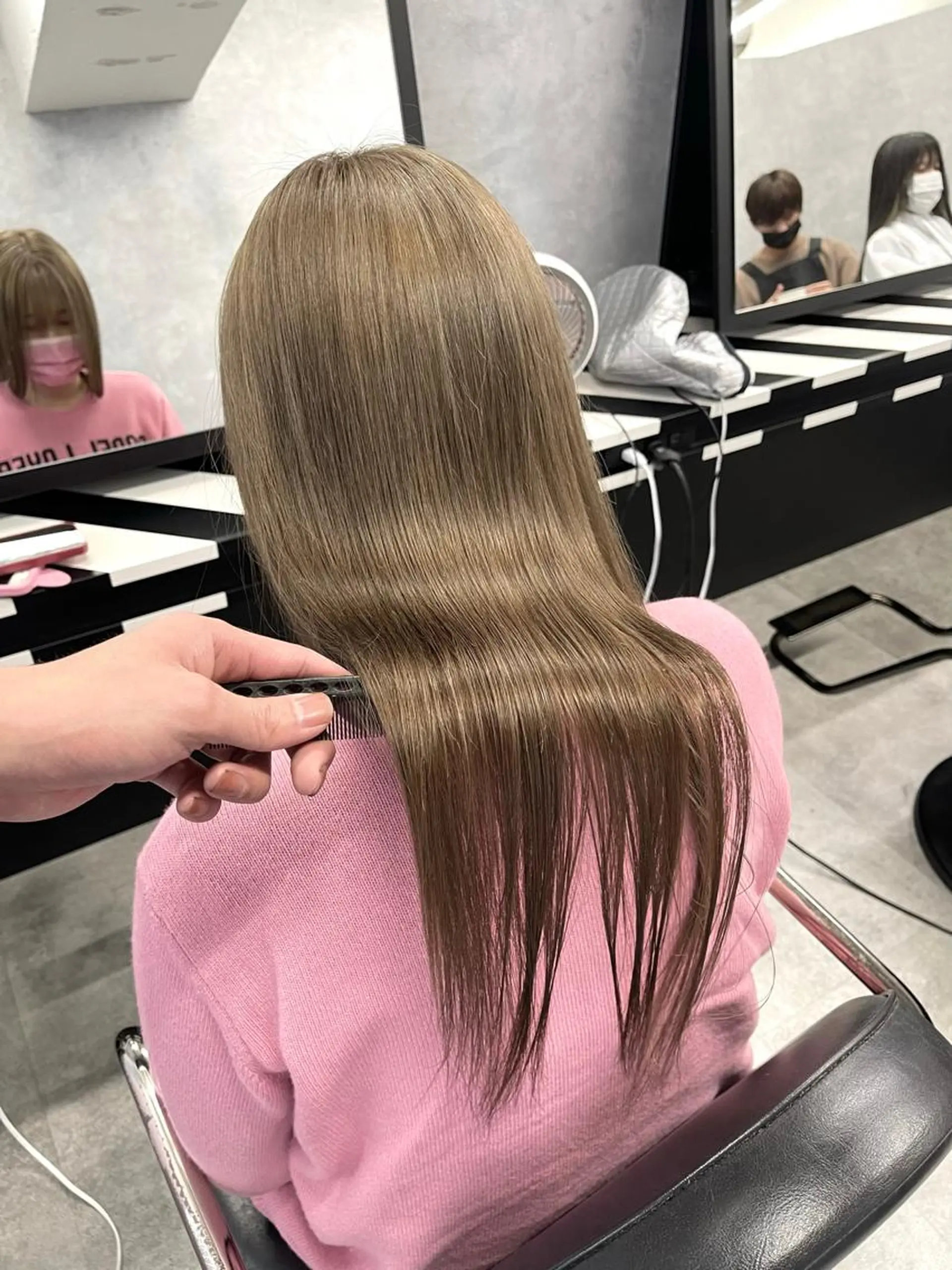 ロング カラー ブリーチ ケアブリーチ ハイライトカラー インナーカラー ハイライト カット ヘアカラー オフホワイトアンドなんば所属・福西 洋斗のヘアスタイル