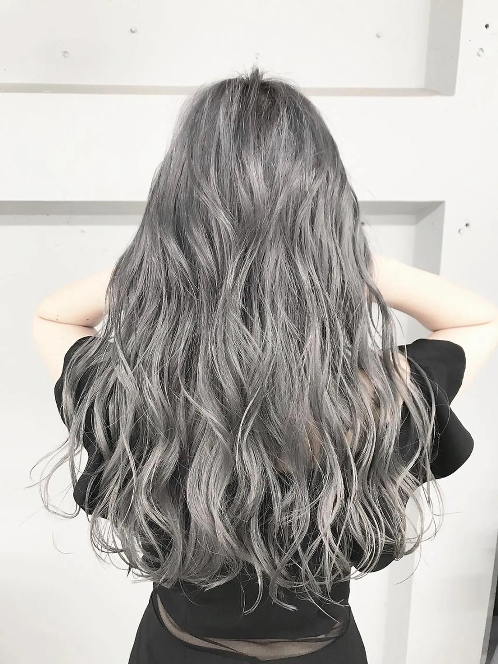 ロング ボブ 斜めバング 外国人風カラー 伸ばしかけ ハイライト ＿WHITE鳳店 アンダーバーホワイトのヘアスタイル