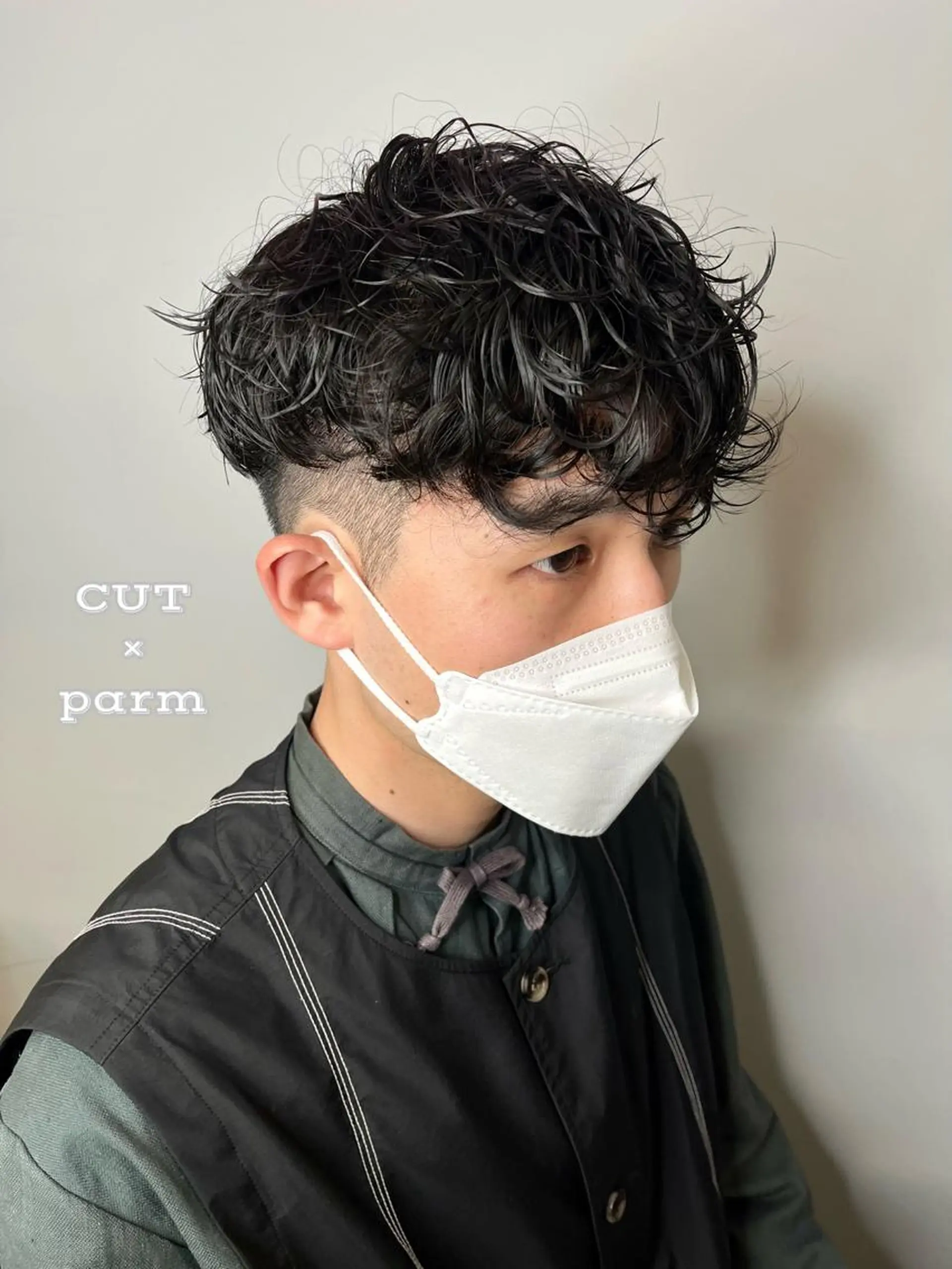 ミディアム カラー パーマ ヘアアレンジ メンズ ミディアムパーマ メンズバレイヤージュ メンズブリーチ メンズハイライト メンズハイトーン ヘアカラー パーマ トリートメント ヘッドスパ ヘアセット 二ヶ月綺麗が続くレ イヤー/星野六三四のヘアスタイル