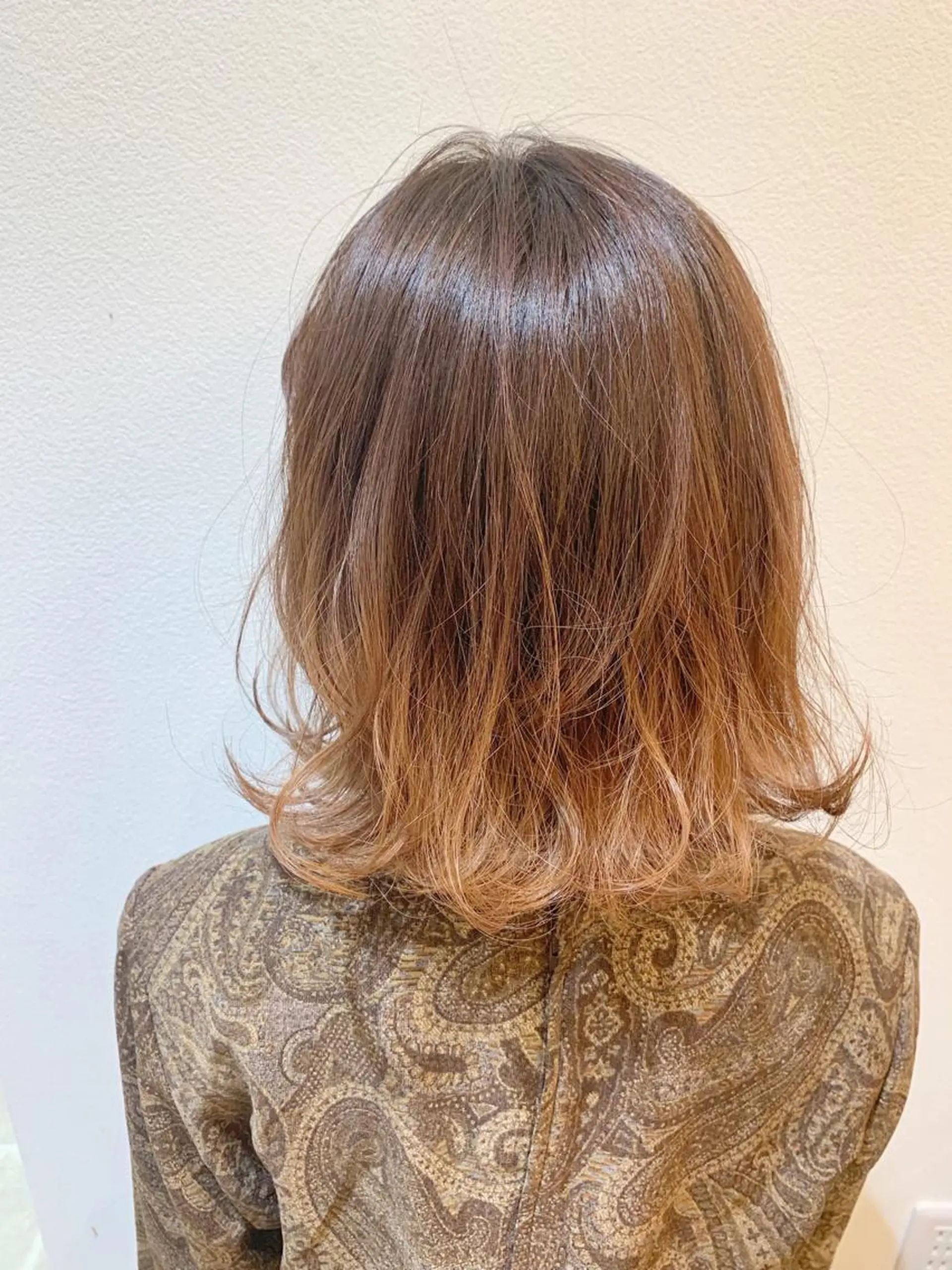 ミディアム 外国人風カラー ハイライト トリートメント エフ プラス F +PULS🌿のマツエク・マツパデザイン