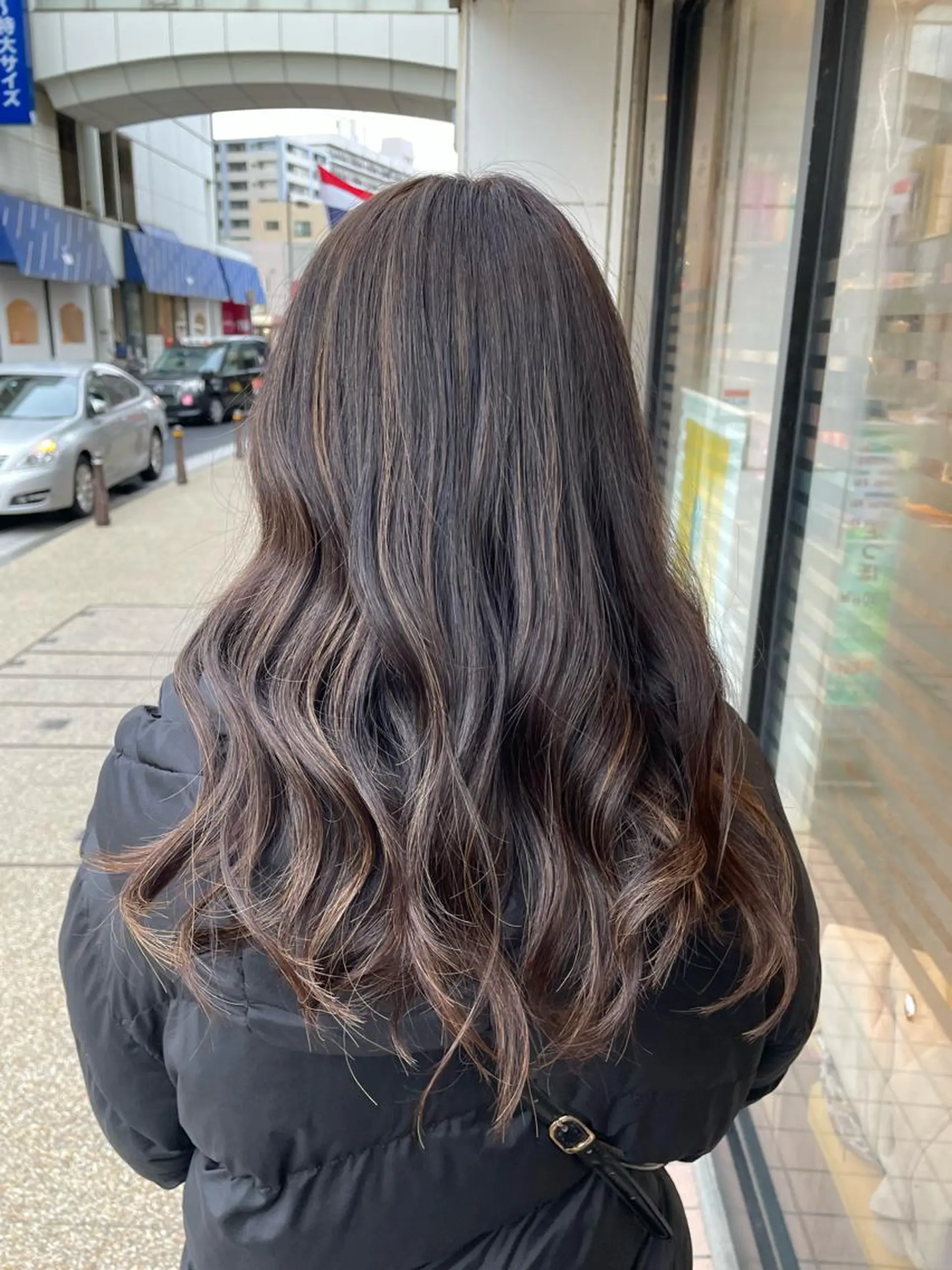 ロング カラー ベージュカラー ハイライトカラー ハイライト トリートメント なりたいを叶えます！ 出口 紗依のヘアスタイル