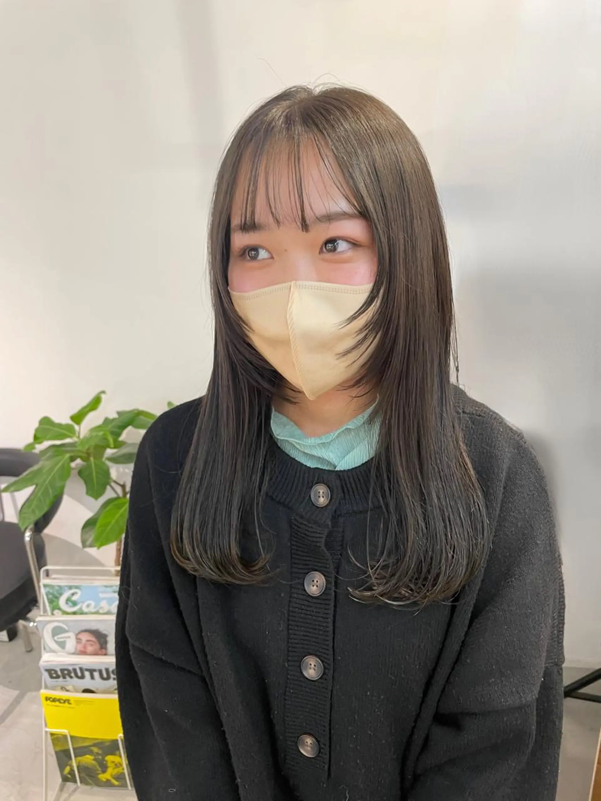 ロング カラー オリーブカラー 顔まわりレイヤー レイヤーカット ロング ヘアカラー トリートメント fit/ madokaのヘアスタイル