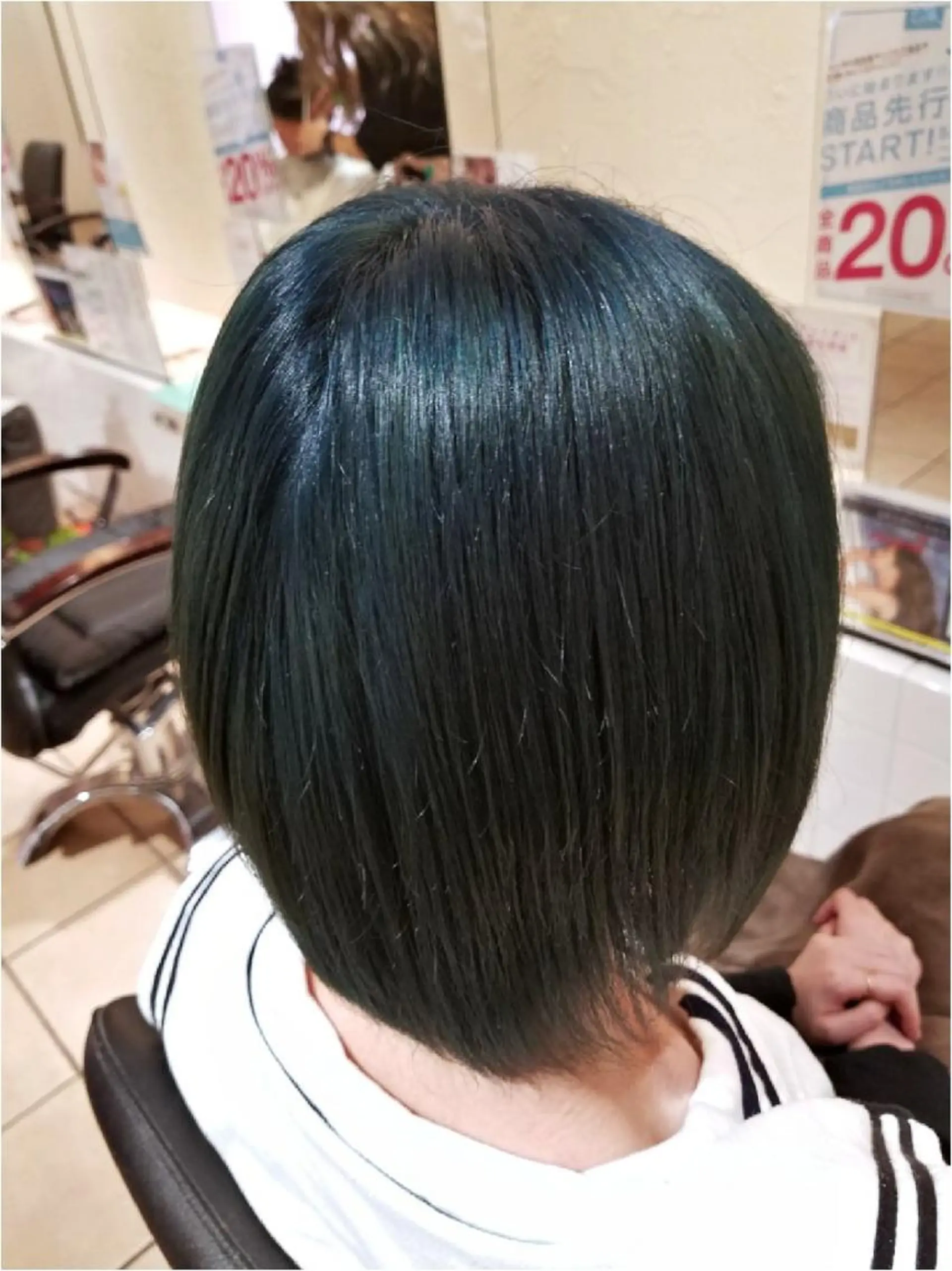 ショート カラー アディクシーカラー ブルーカラー 【髪質改善美容師】t occa茨木篠原健太のヘアスタイル