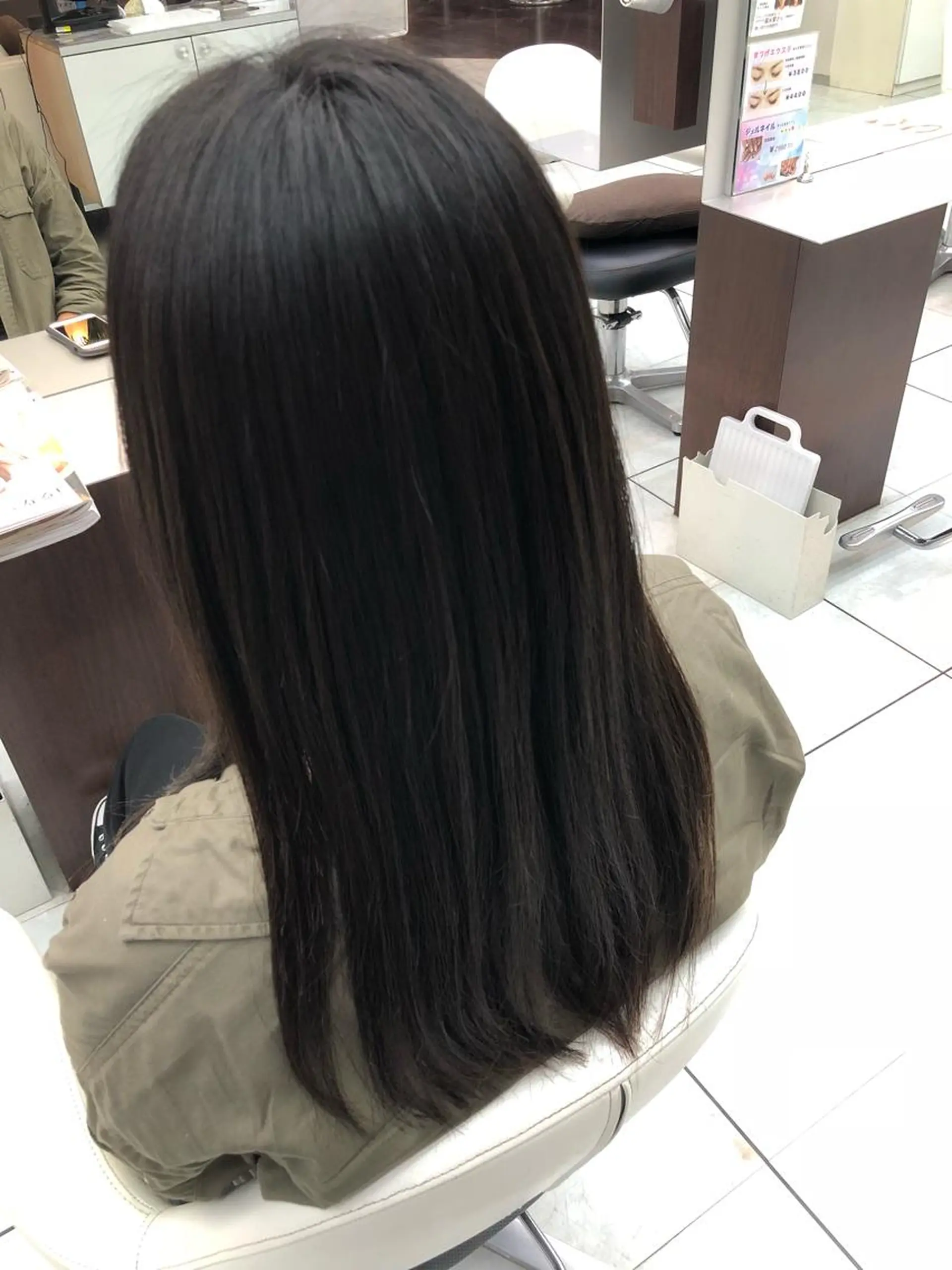 セミロング くせ毛 岩崎 裕司のヘアスタイル