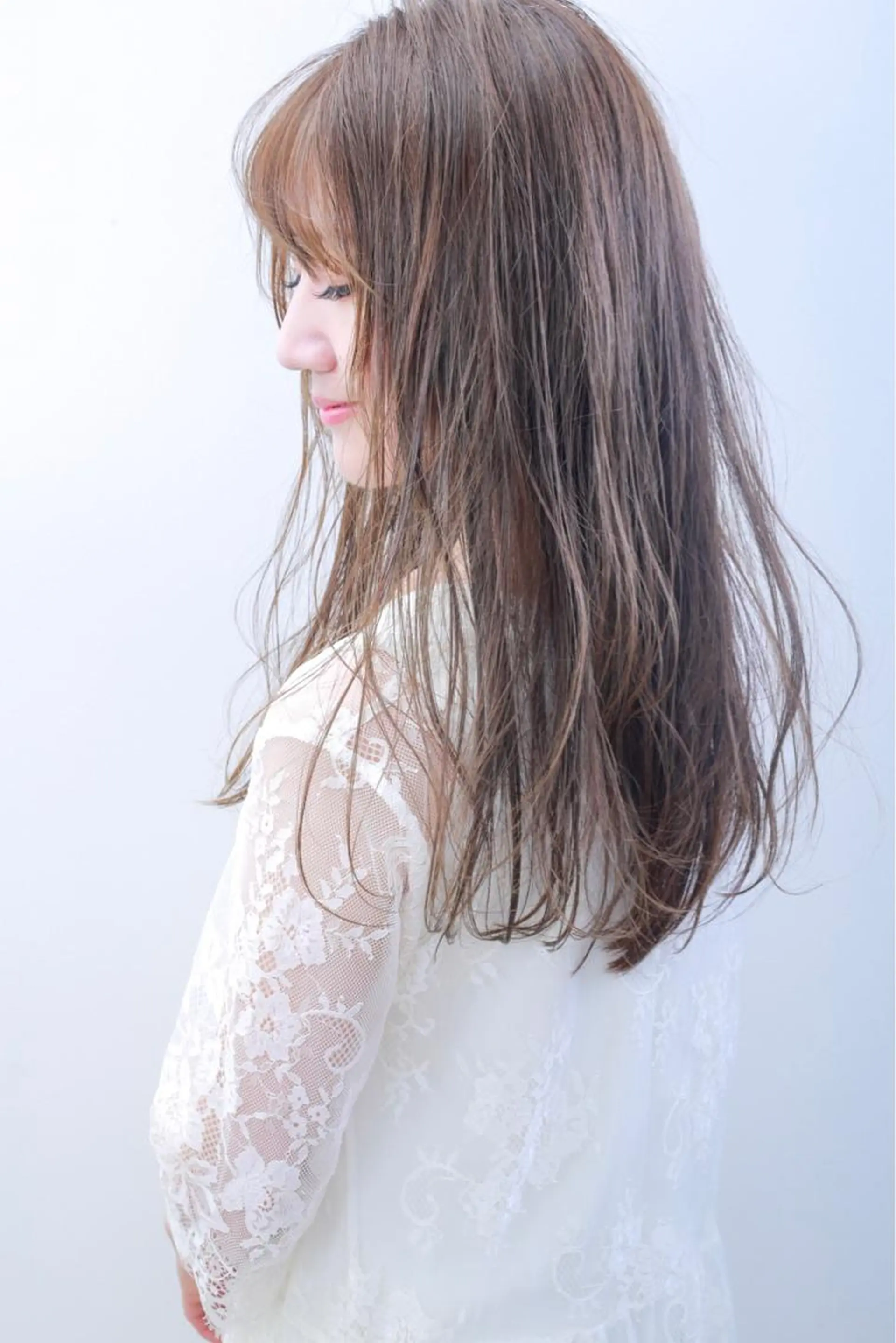 ロング カラー 伊藤 裕貴のヘアスタイル