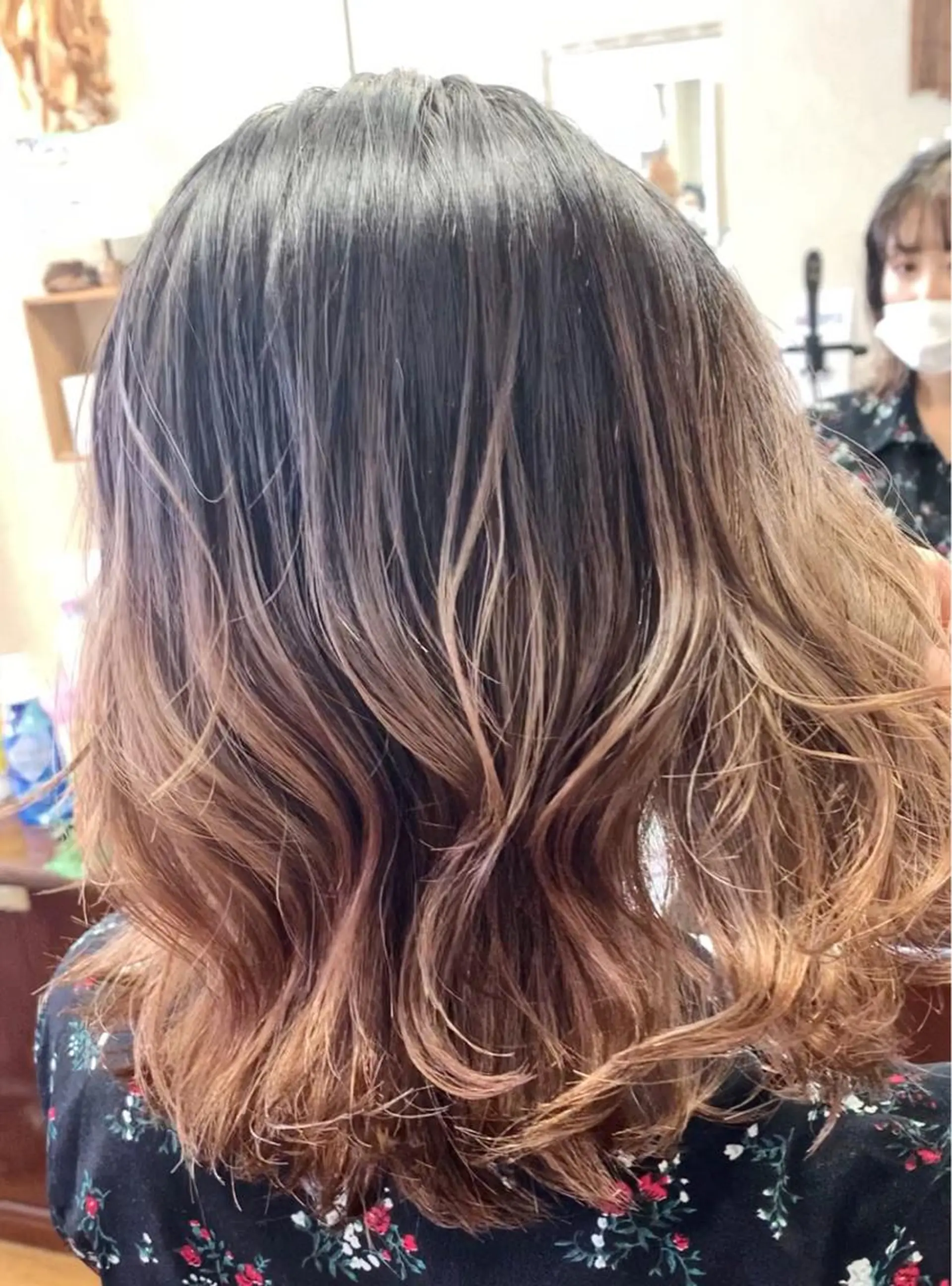ミディアム カラー バレイヤージュ ベージュカラー レイヤーカット カット ヘアカラー トリートメント ショート/似合わせ レイヤー/福岡聖容のヘアスタイル