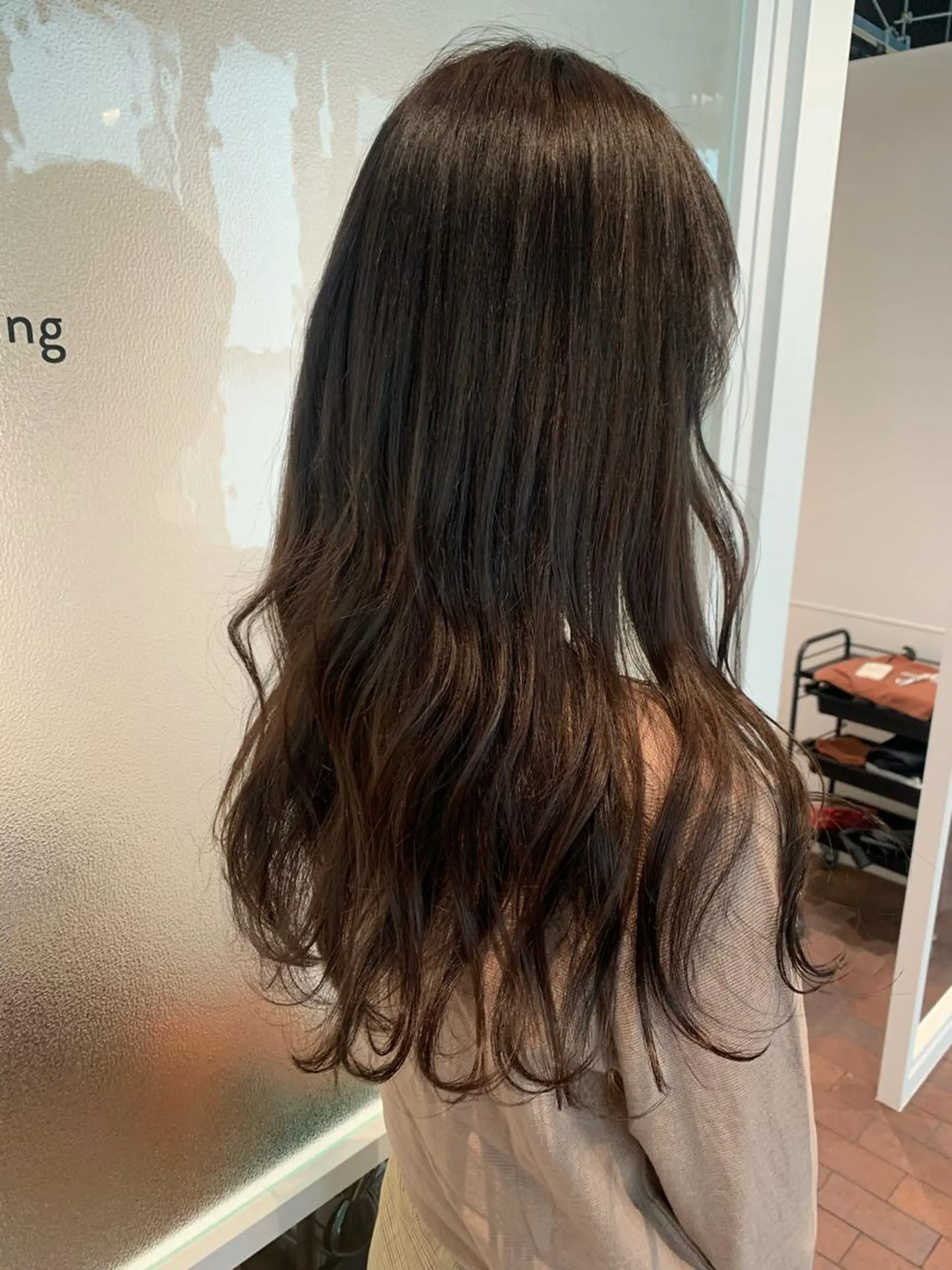 ミディアム カラー アッシュ カット ヘアカラー トリートメント 片岡 由依のヘアスタイル