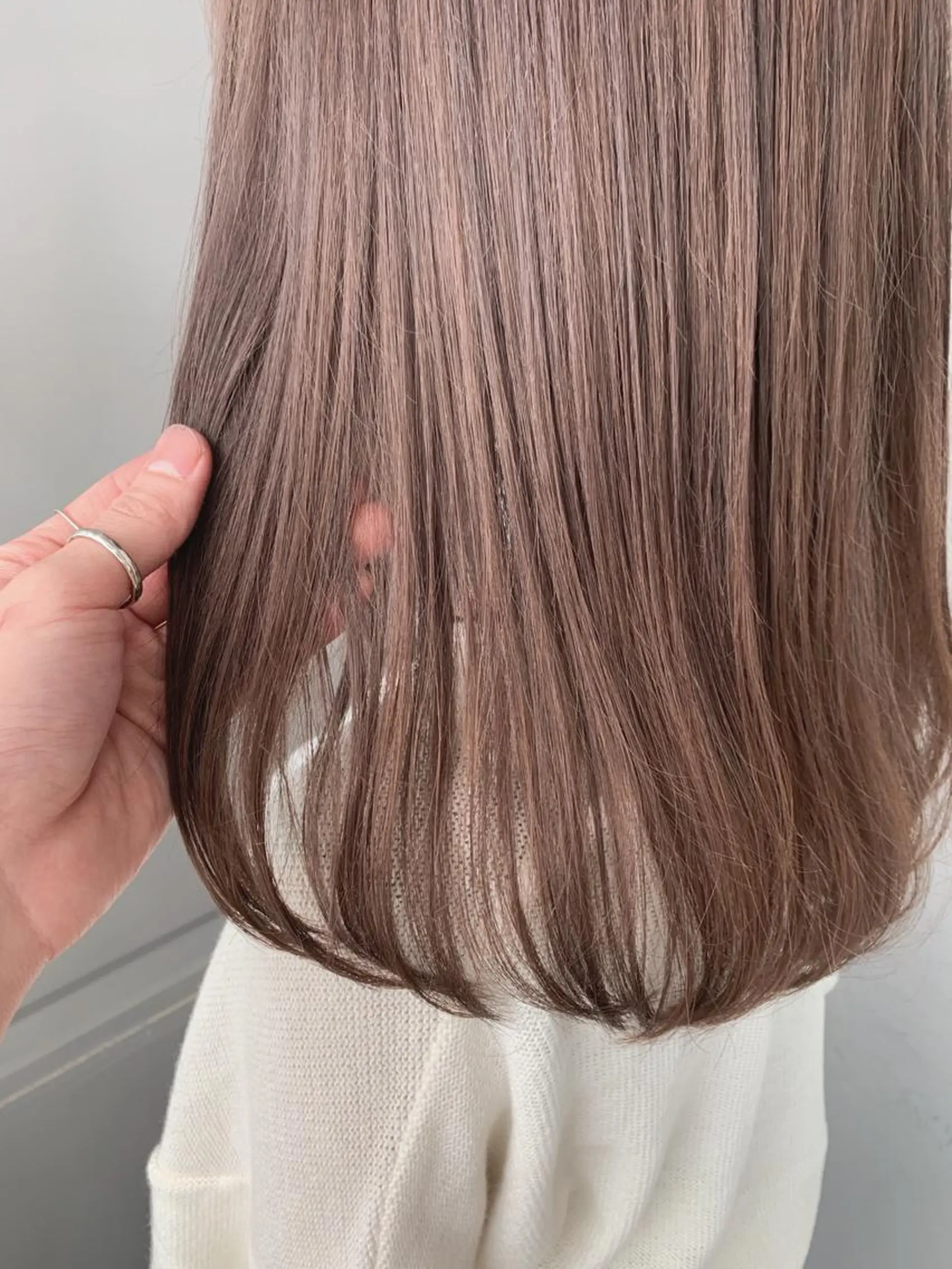 セミロング カラー パーマ ヘアアレンジ メンズ キッズ ネイル マツエク・マツパ ベージュカラー 透明感カラー グレージュ ミルクティーグレージュ 古賀 侑磨のヘアスタイル