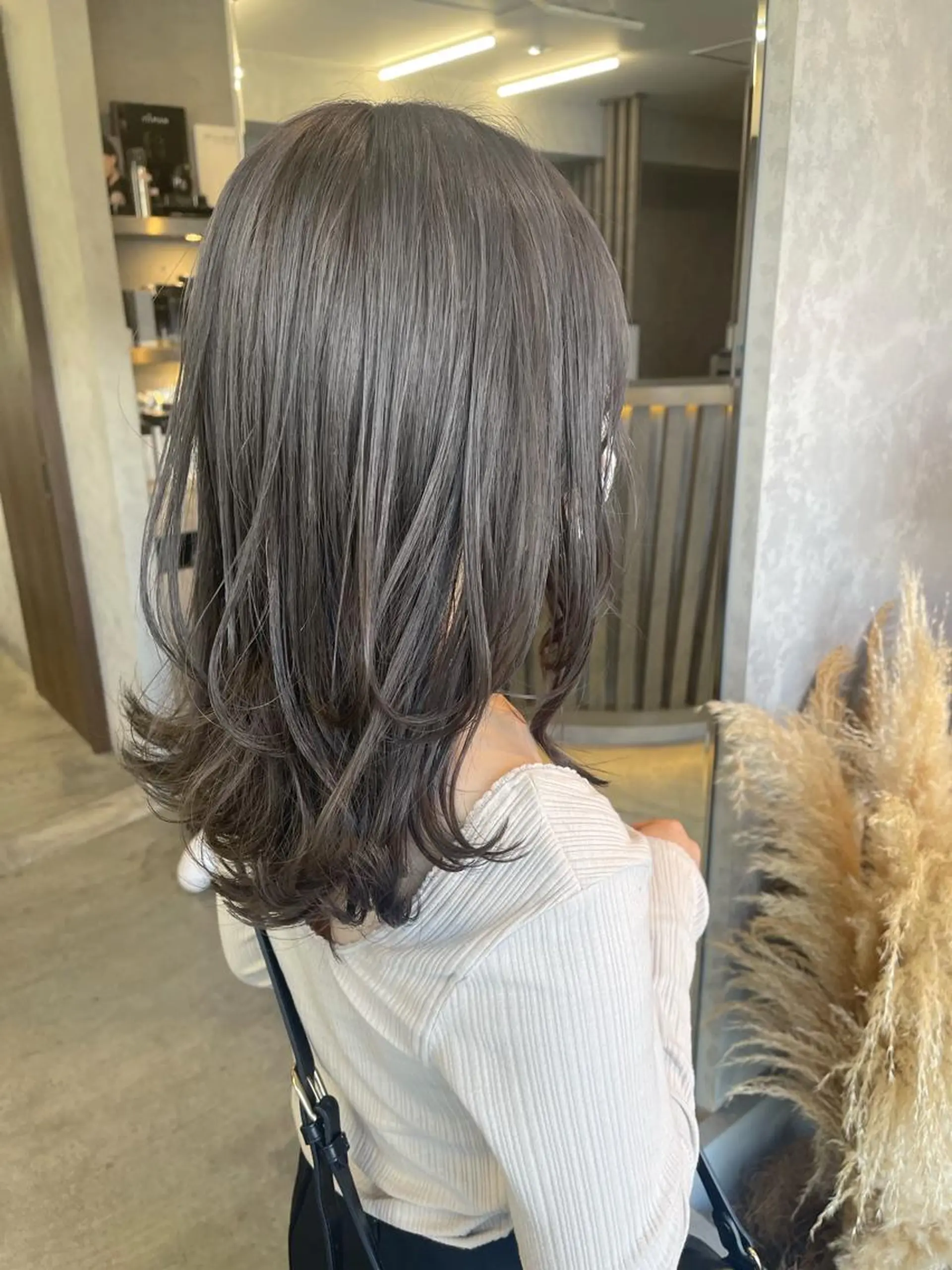 ミディアム カラー グレージュ くびれヘア ダブルカラー /まつ毛パーマ🎀のヘアスタイル