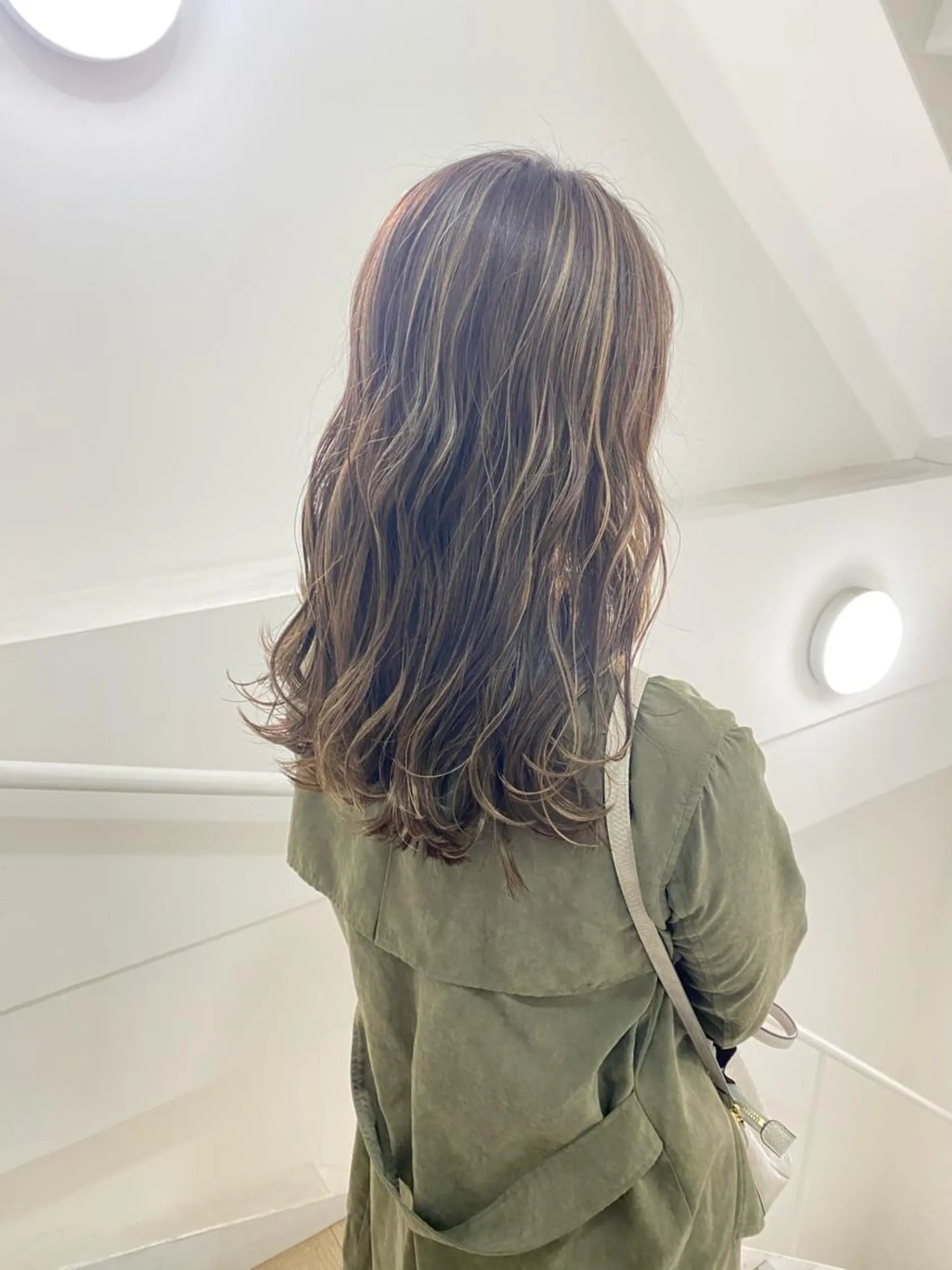 セミロング カット ヘアカラー 岩尾 凪のヘアスタイル