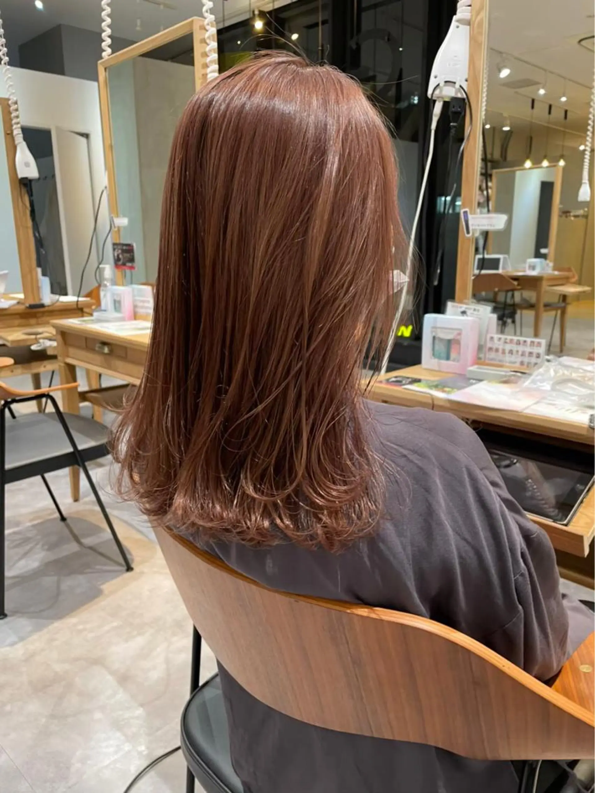 ロング カラー ベージュカラー GIEN 末吉 海斗のヘアスタイル