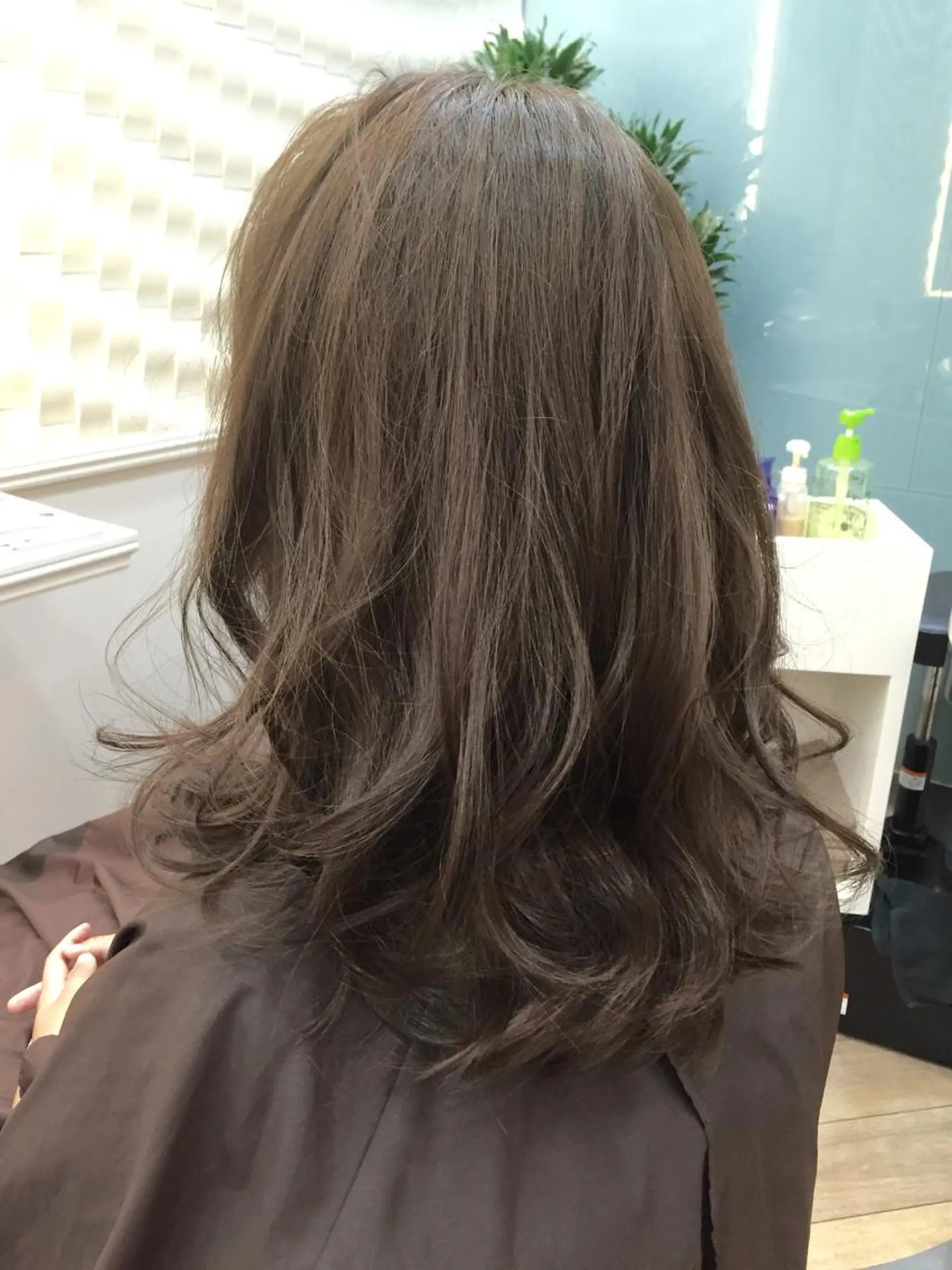 セミロング アッシュ カット パーマ トリートメント oluolu hairのヘアスタイル