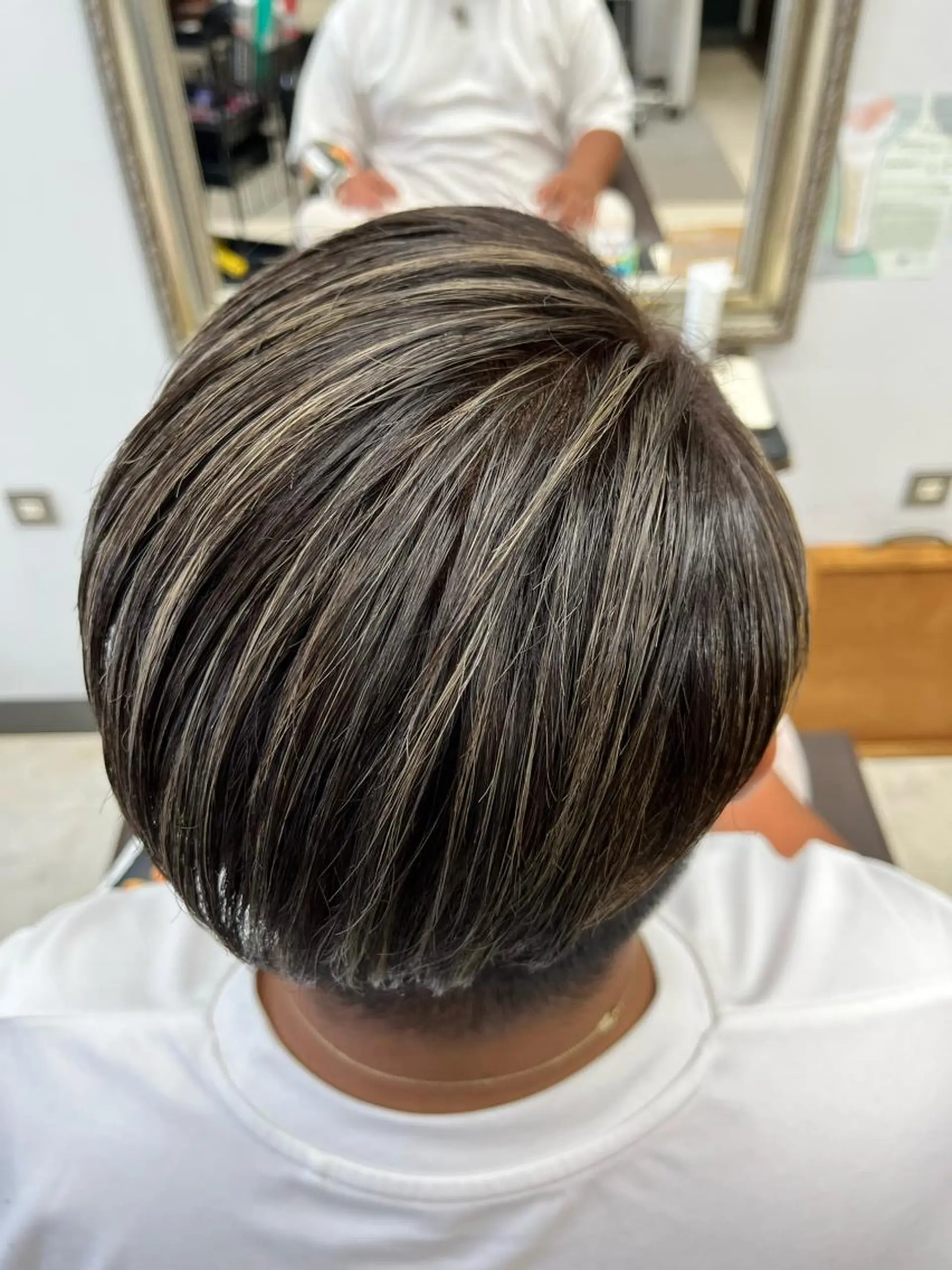 ショート カラー メンズ メンズブリーチ メンズハイライト ブリーチ ハイライトカラー ハイライト ヘアカラー 小島 凜のヘアスタイル