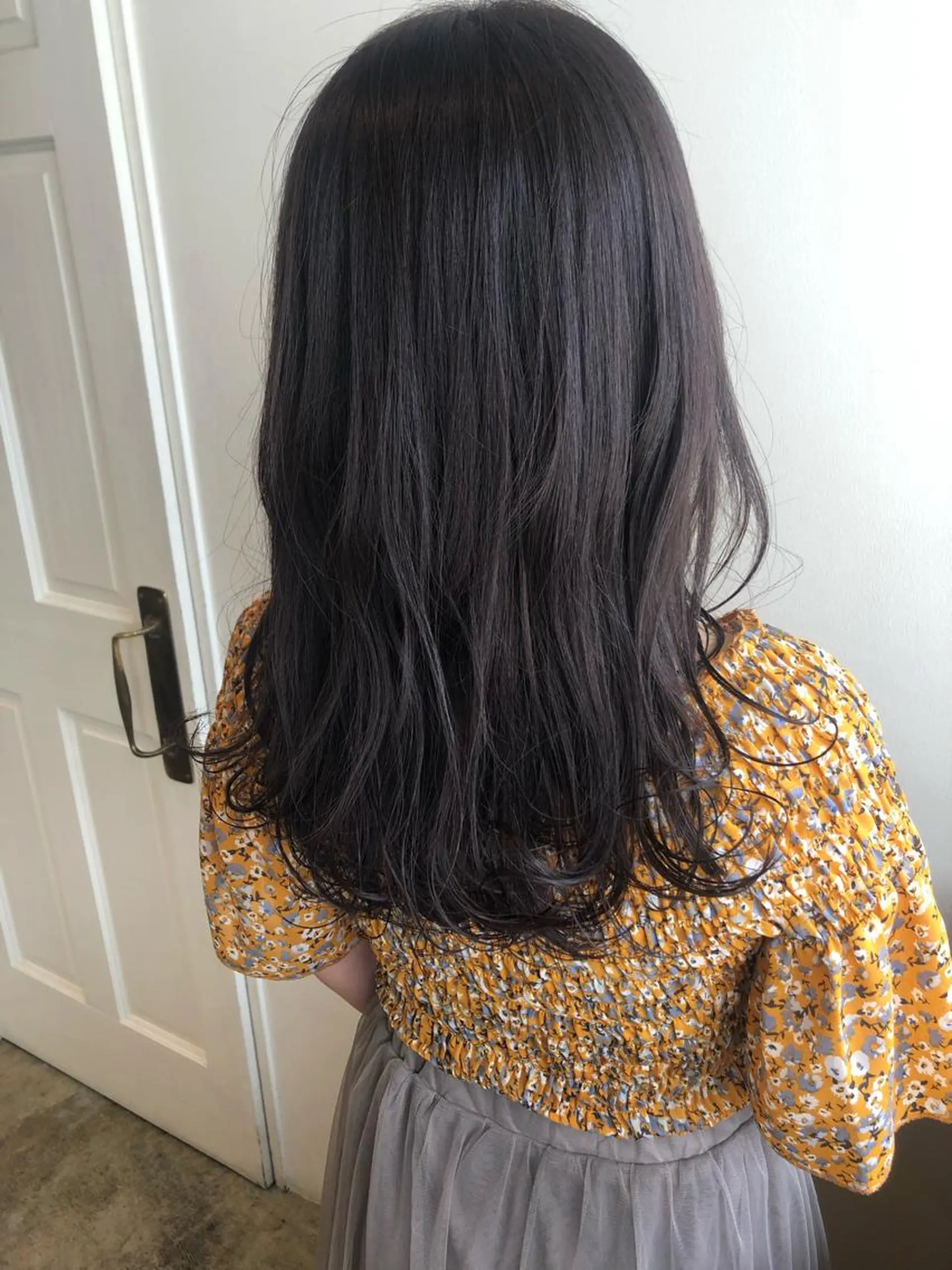 セミロング カラー カット ヘアカラー トリートメント MIOベージュカラー 柔らかいカラーのヘアスタイル