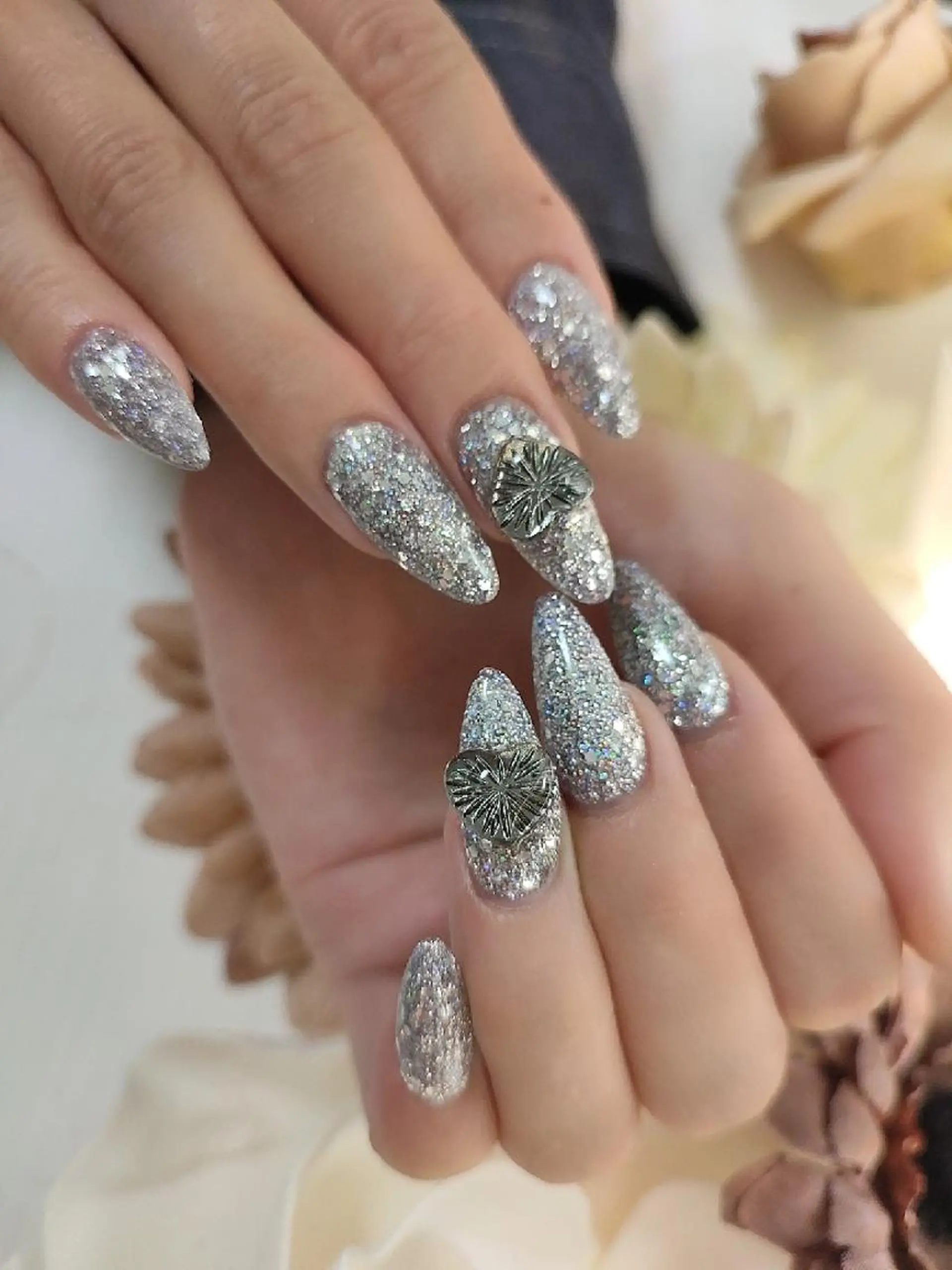 ネイル ハンドネイル RUNWAY 　　の眉毛・アイブロウイメージ