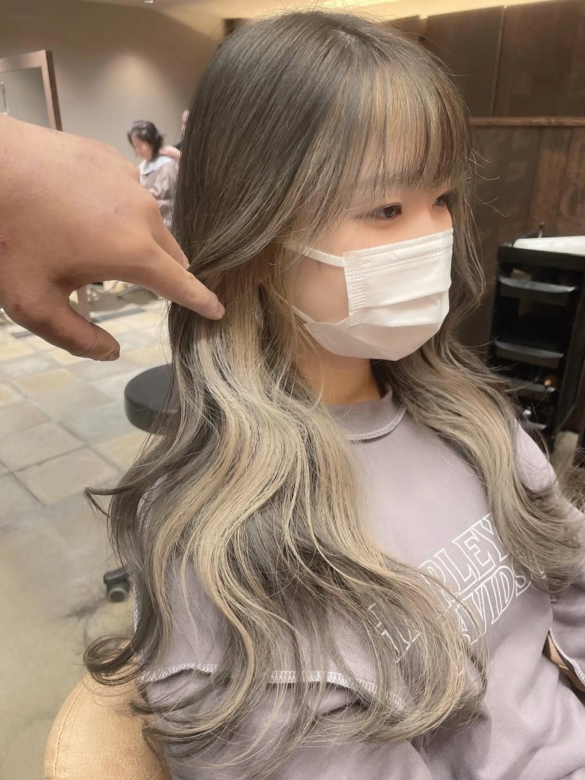 セミロング カラー ベージュカラー ブリーチ ハイトーンカラー インナーカラー ホワイトベージュ レイヤー/顔まわり 縮毛矯正/月城宏清のヘアスタイル