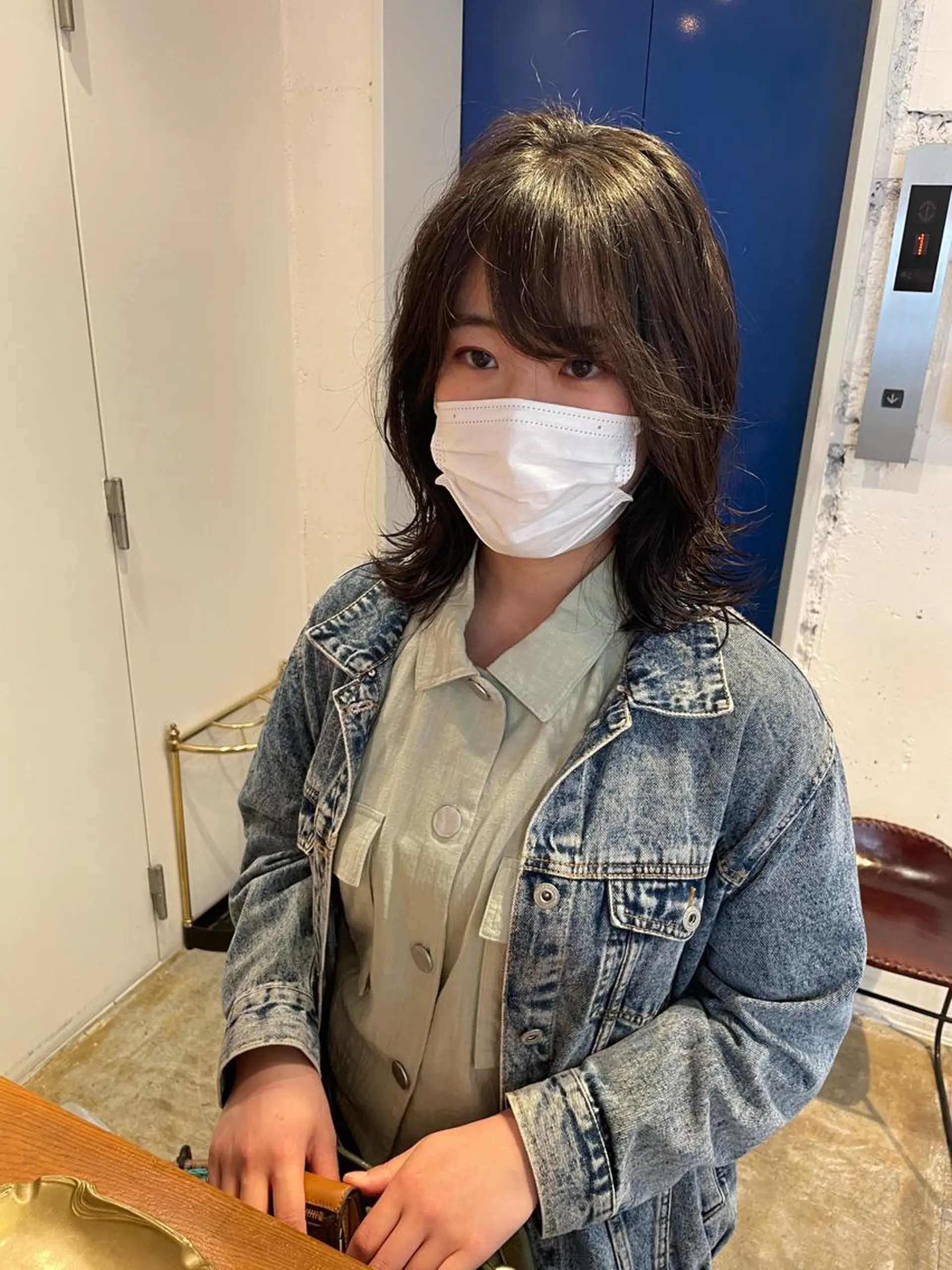 ミディアム パーマ MIOベージュカラー 柔らかいカラーのヘアスタイル