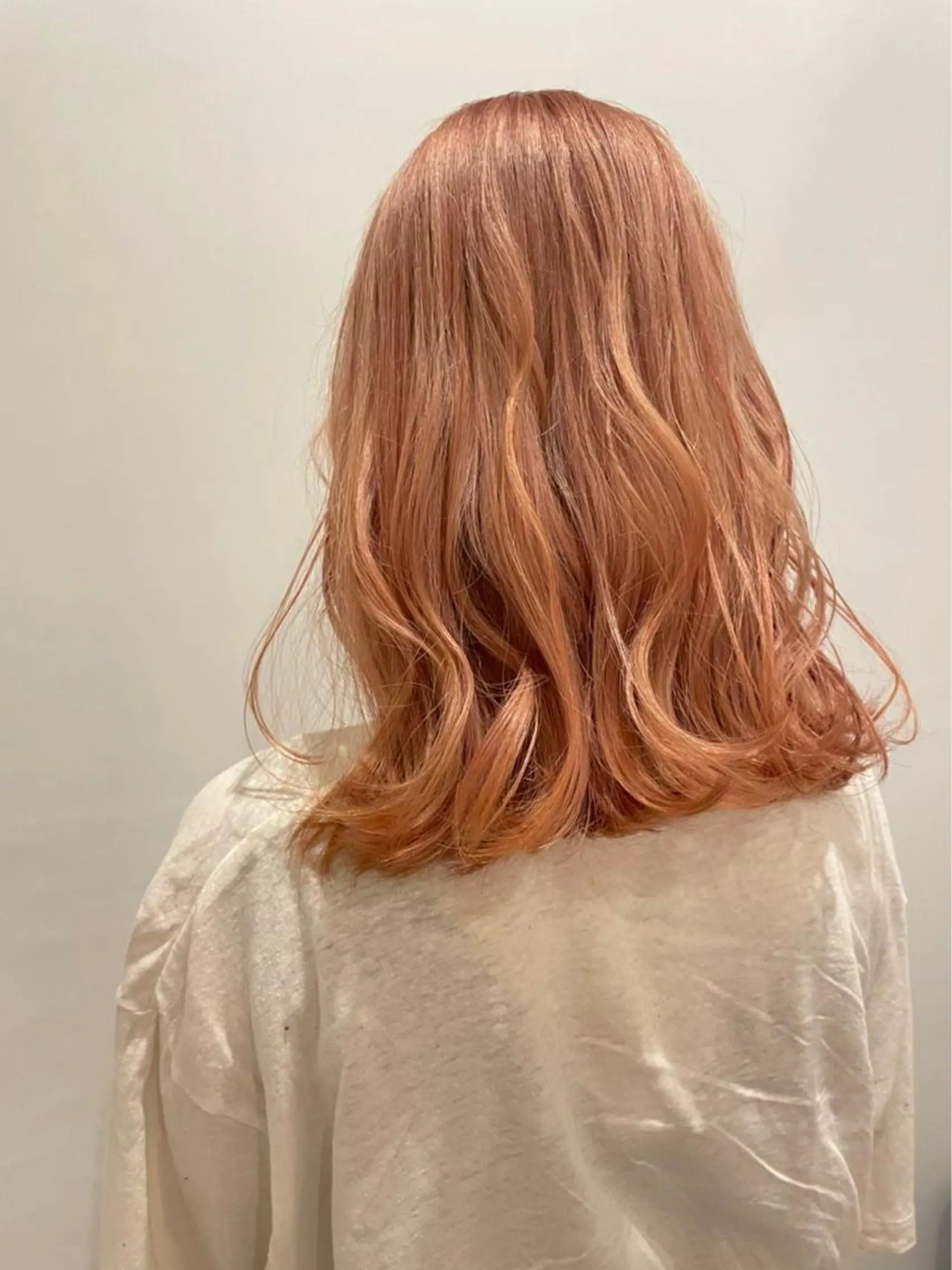 カラー ブリーチ 乕谷 美潮のヘアスタイル