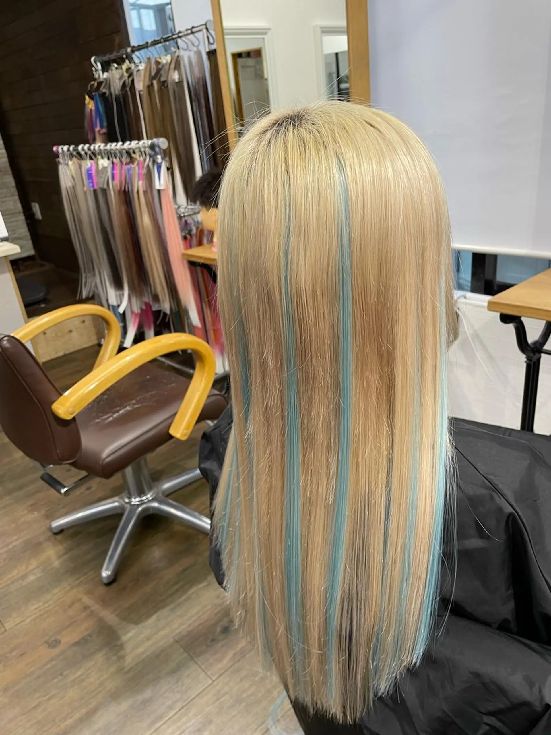 ロング 横浜🦋ハイトーン 🫐シャドウルーツのヘアスタイル