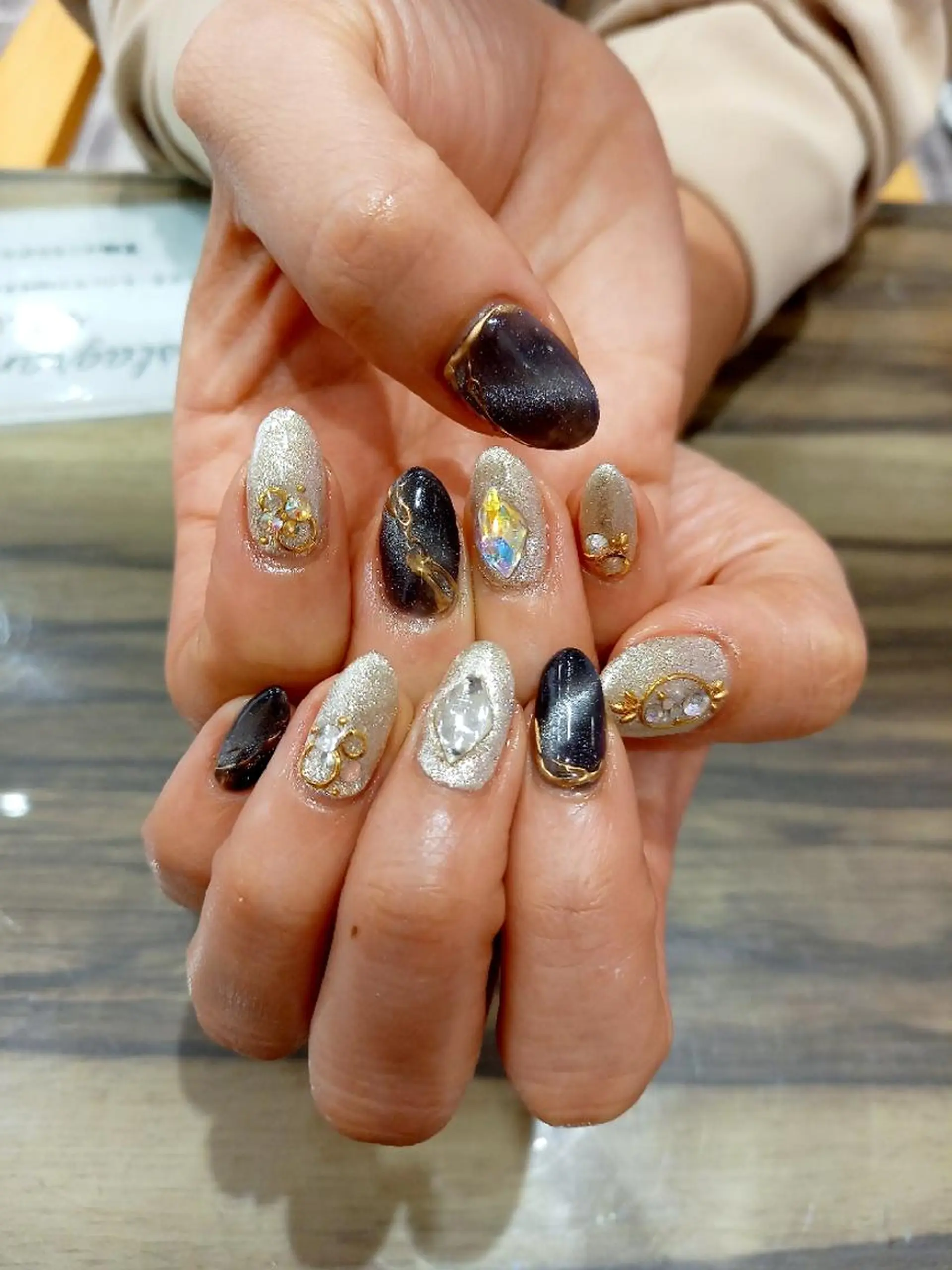 ネイル アートネイル ゴールド ハンドネイル Progress Nailのネイルデザイン