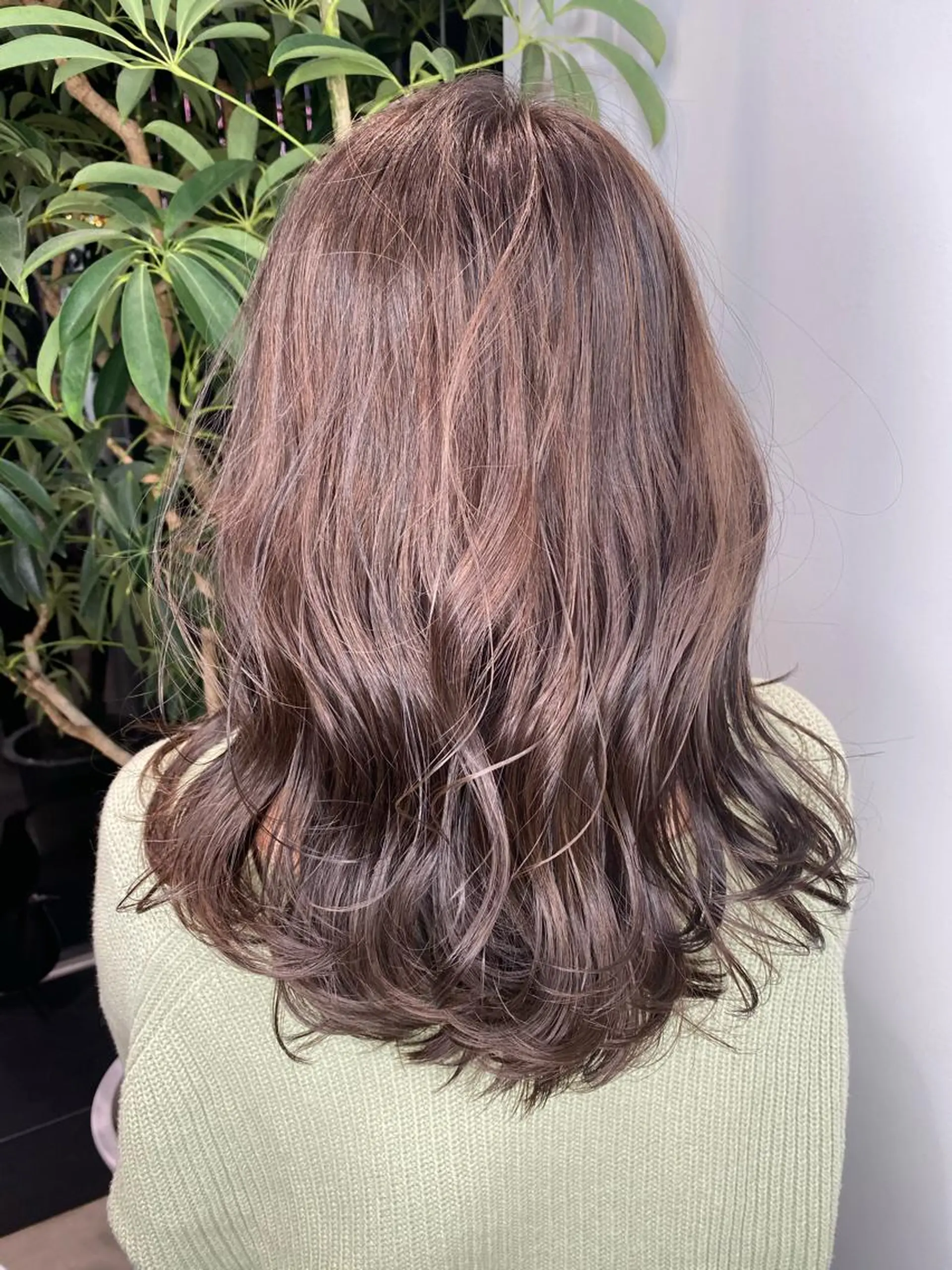 セミロング カラー ブリーチ ブリーチなしカラー デザインカラーウルフ 宙也のヘアスタイル