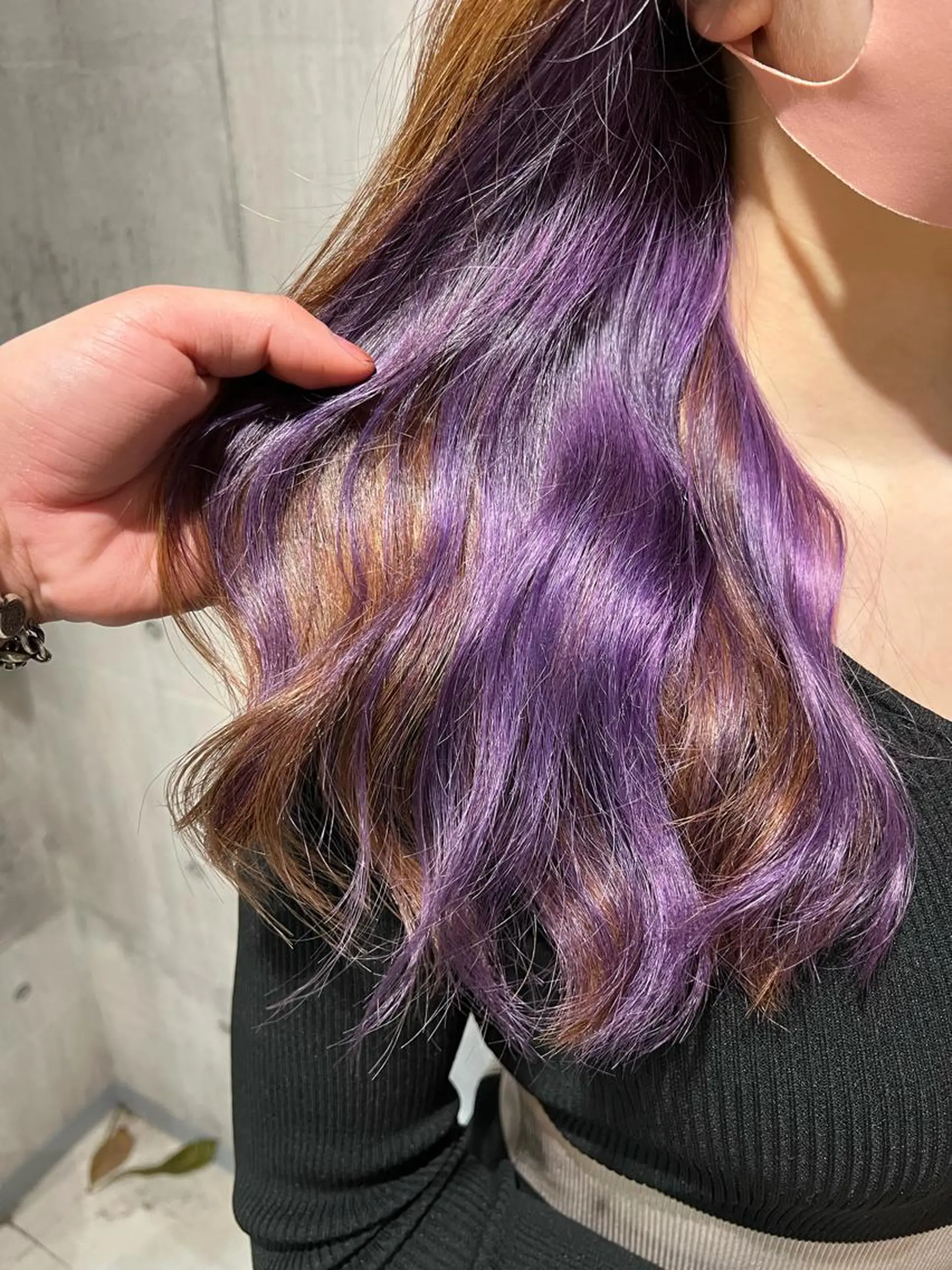 セミロング カラー パープルカラー mimiiy梅田 中崎町ハイトーンのヘアスタイル
