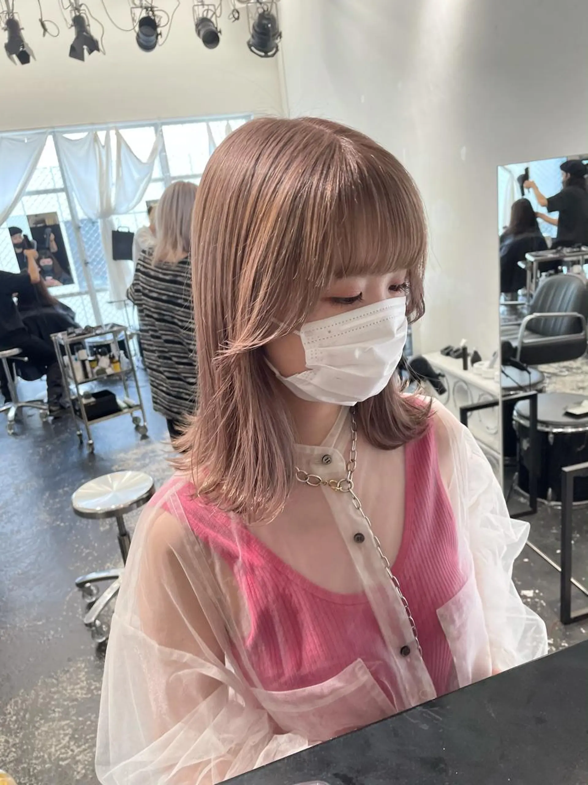 ミディアム カラー ヘアアレンジ ベージュカラー ブリーチ カット ヘアカラー トリートメント 艶ハイトーン/ヘア アレンジAYAKAのヘアスタイル