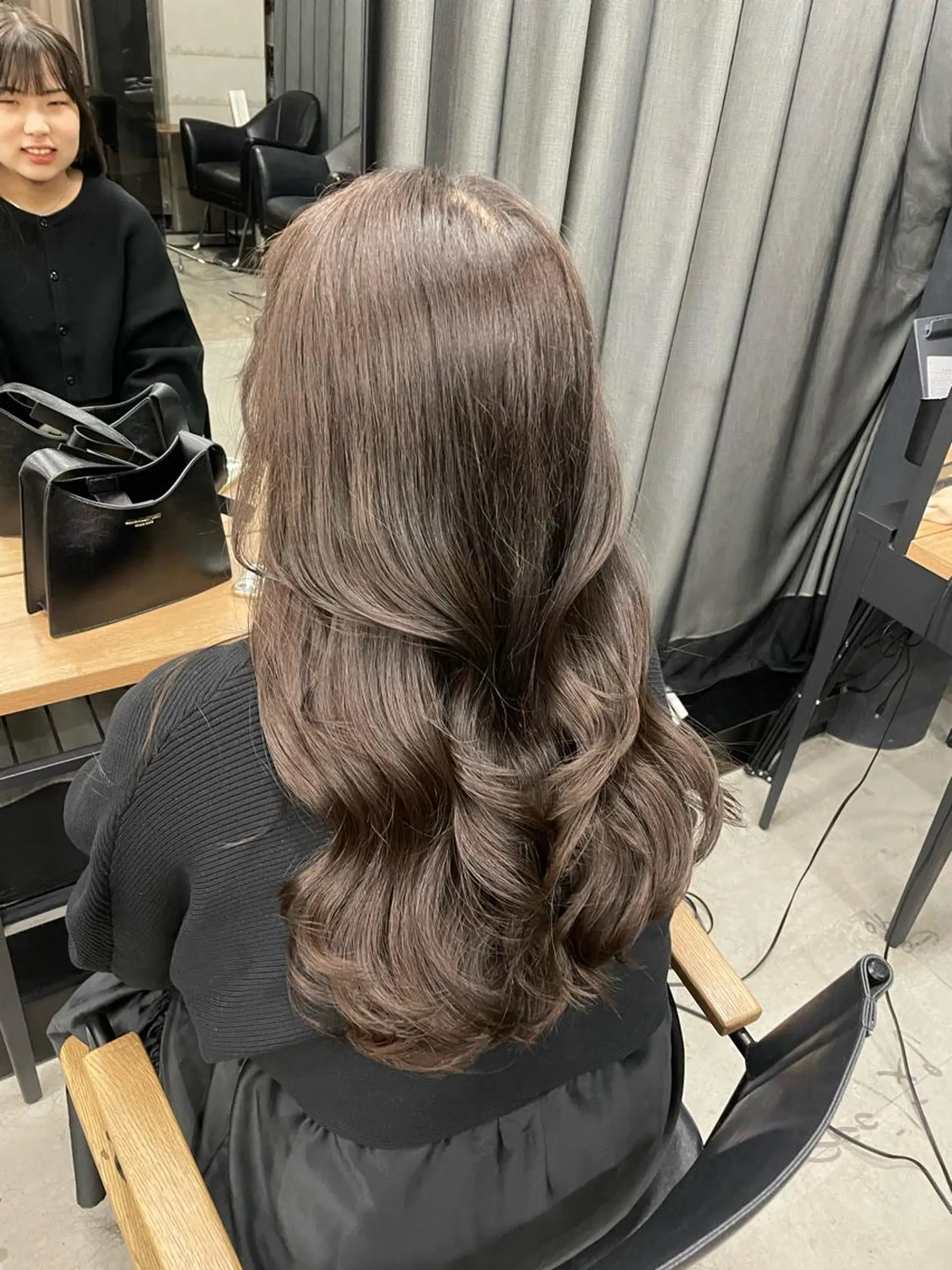 ロング 伊藤 莉奈　韓国ヘアのヘアスタイル
