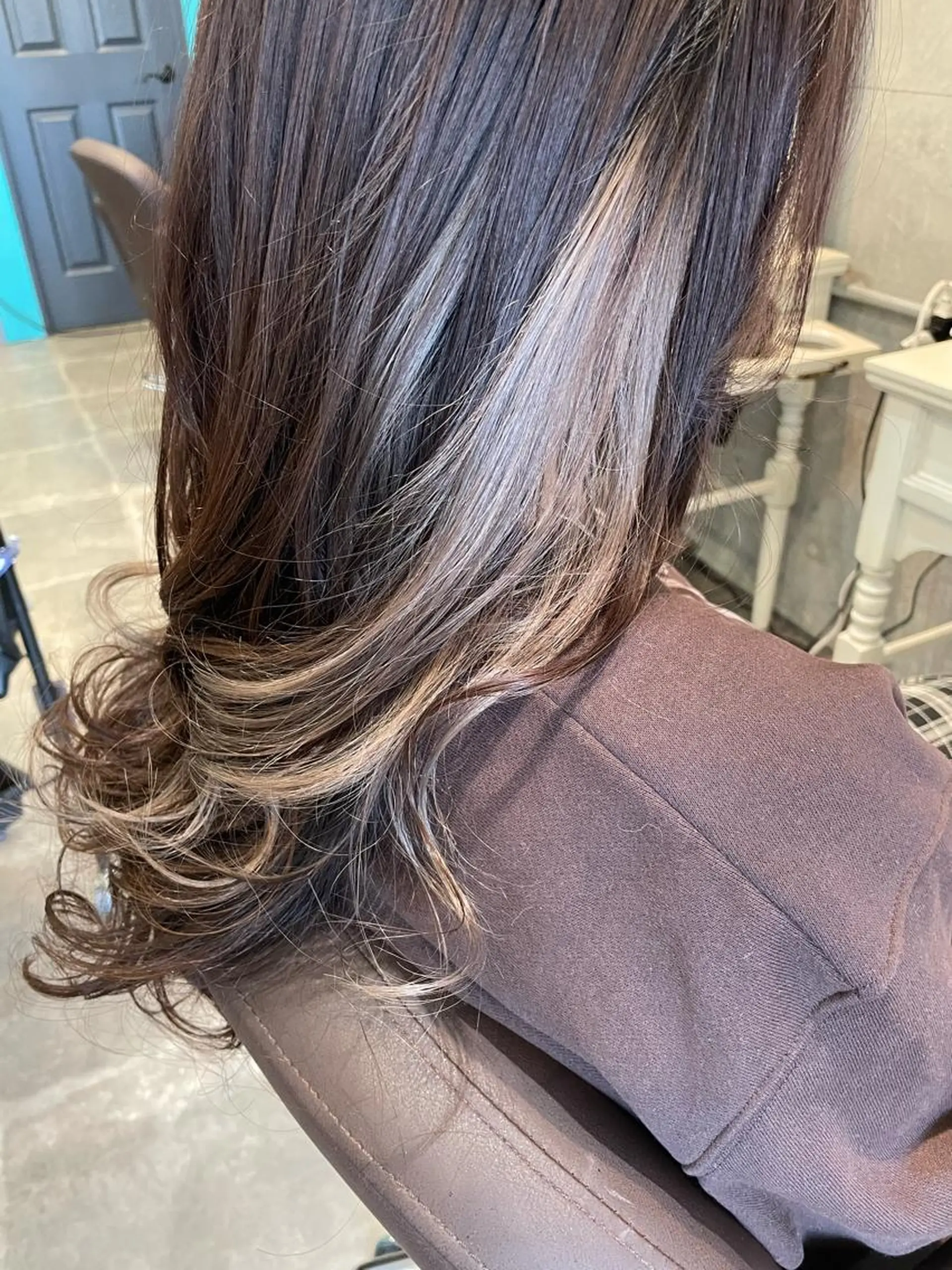 セミロング カラー 岡屋 瞬のヘアスタイル