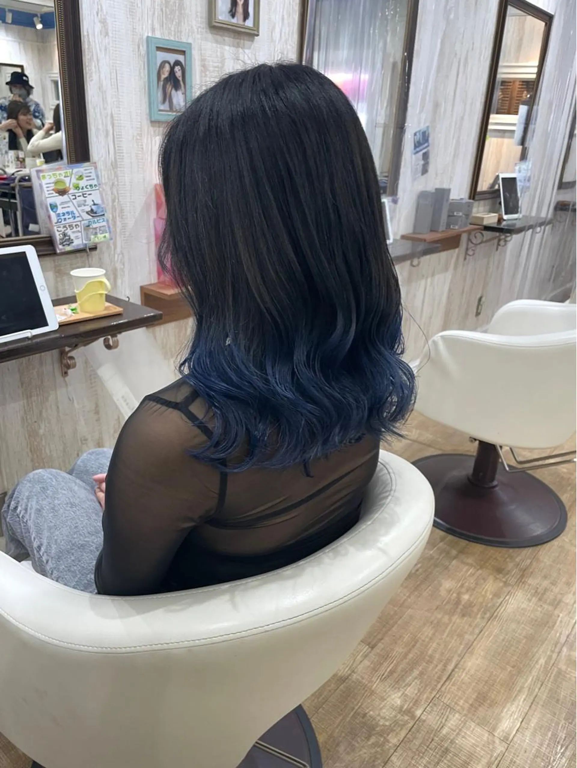 カラー white.梅田 デザインカラー🦄のヘアスタイル