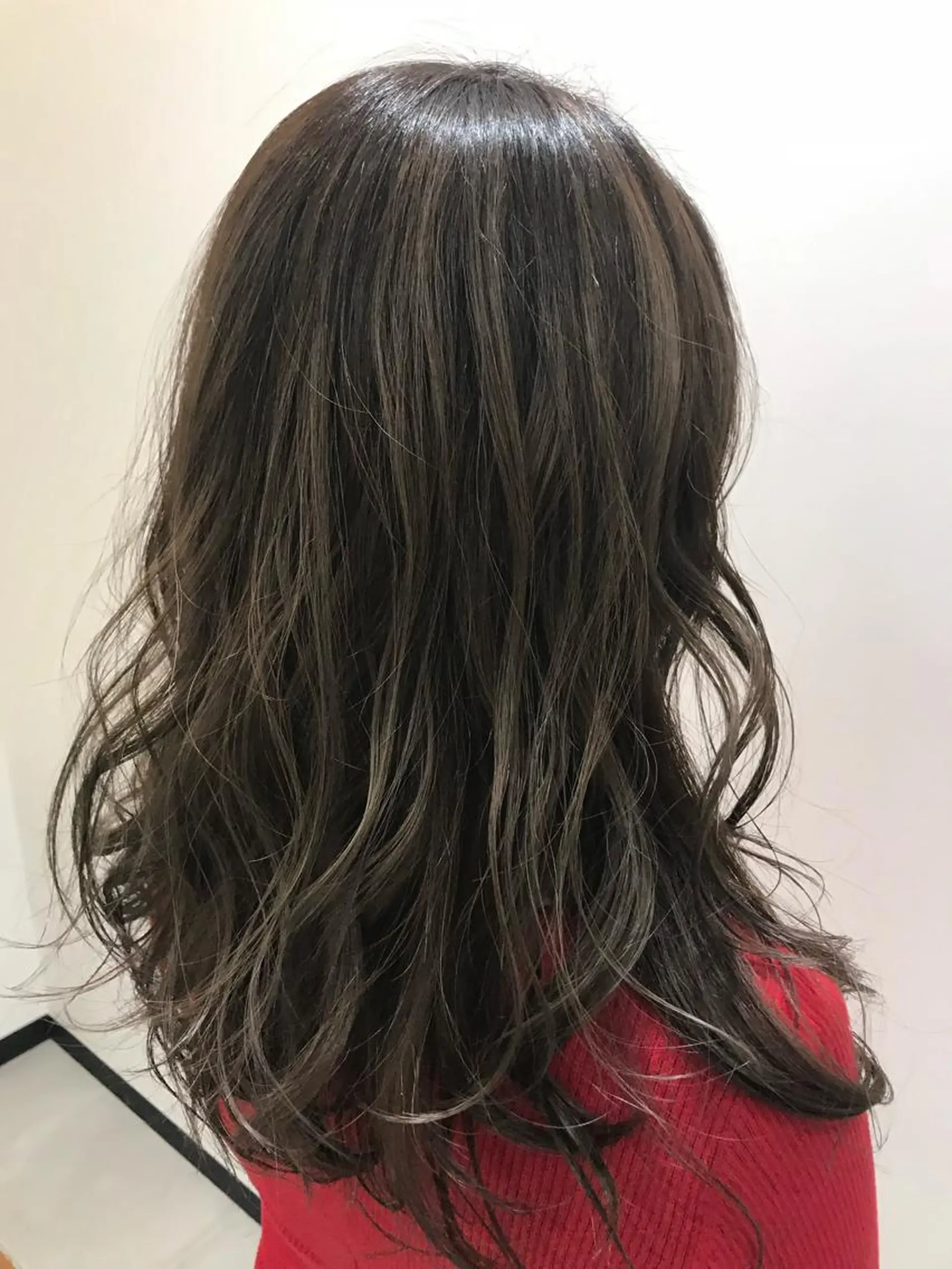 セミロング カラー オリーブカラー 梅田 翔一朗のヘアスタイル