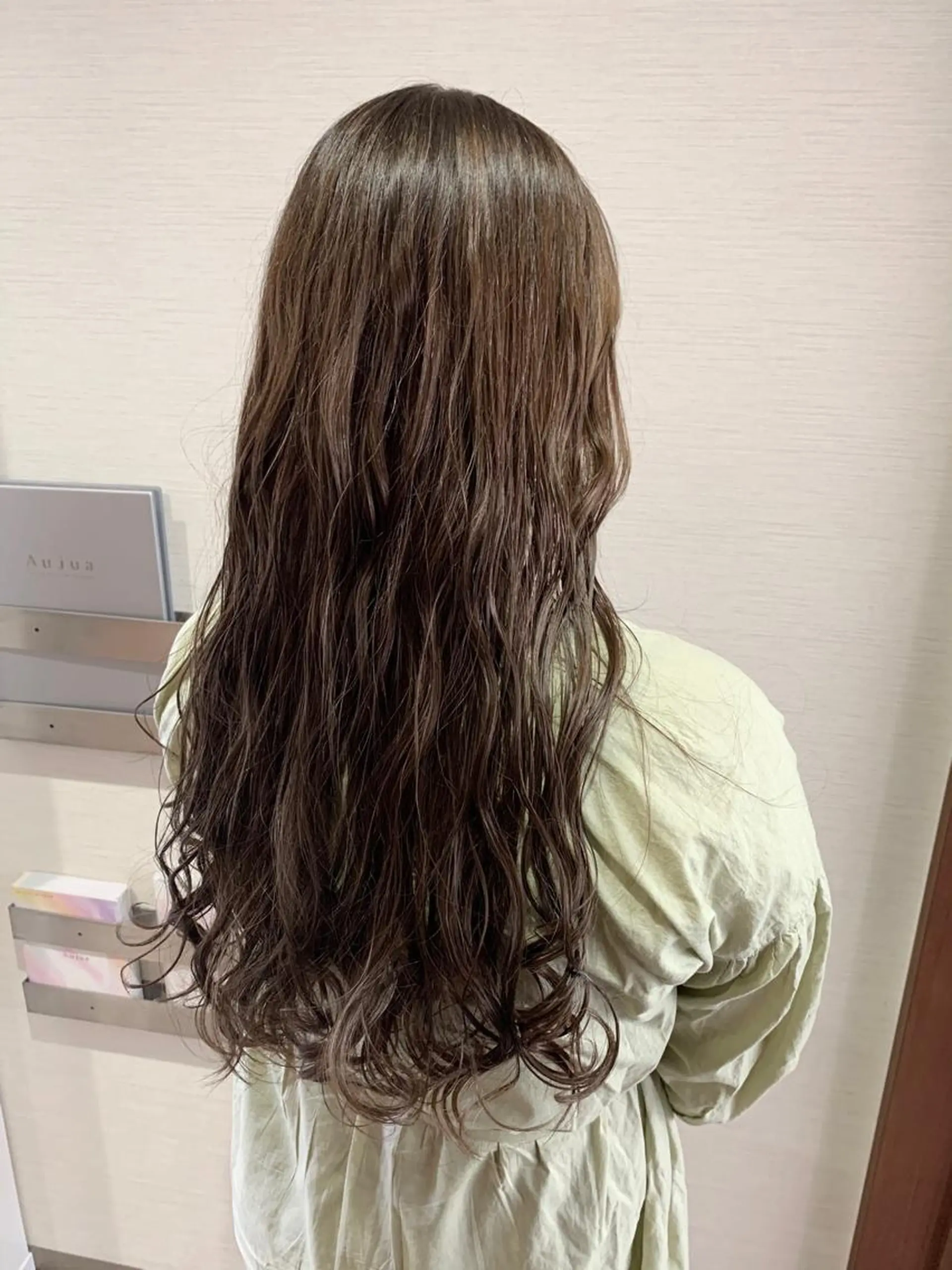 ロング カラー 蓮見  友里のヘアスタイル