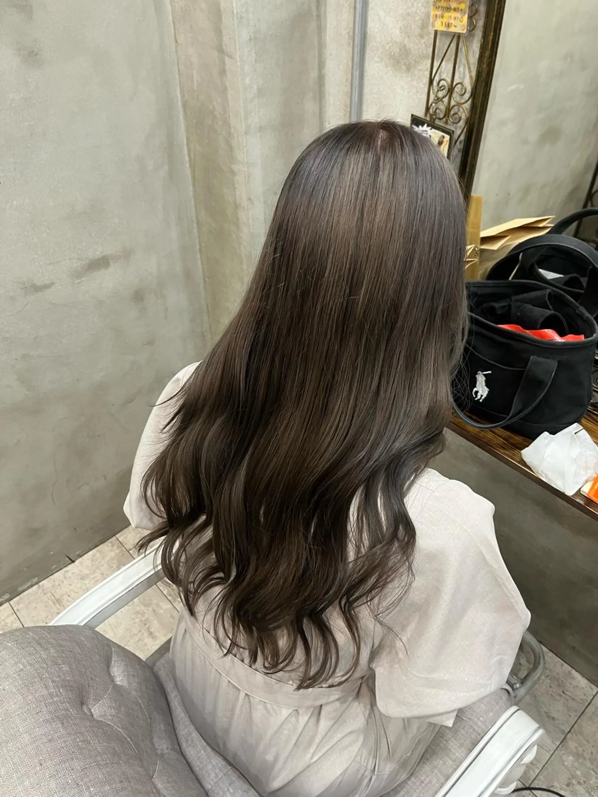 ロング カラー グレージュ 艶髪/ハイトーン/ ヘアセット/モエノのヘアスタイル
