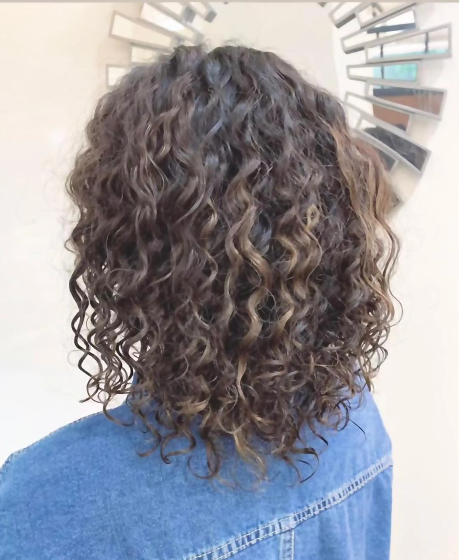 ミディアム カット パーマ おおたけ あゆみのヘアスタイル