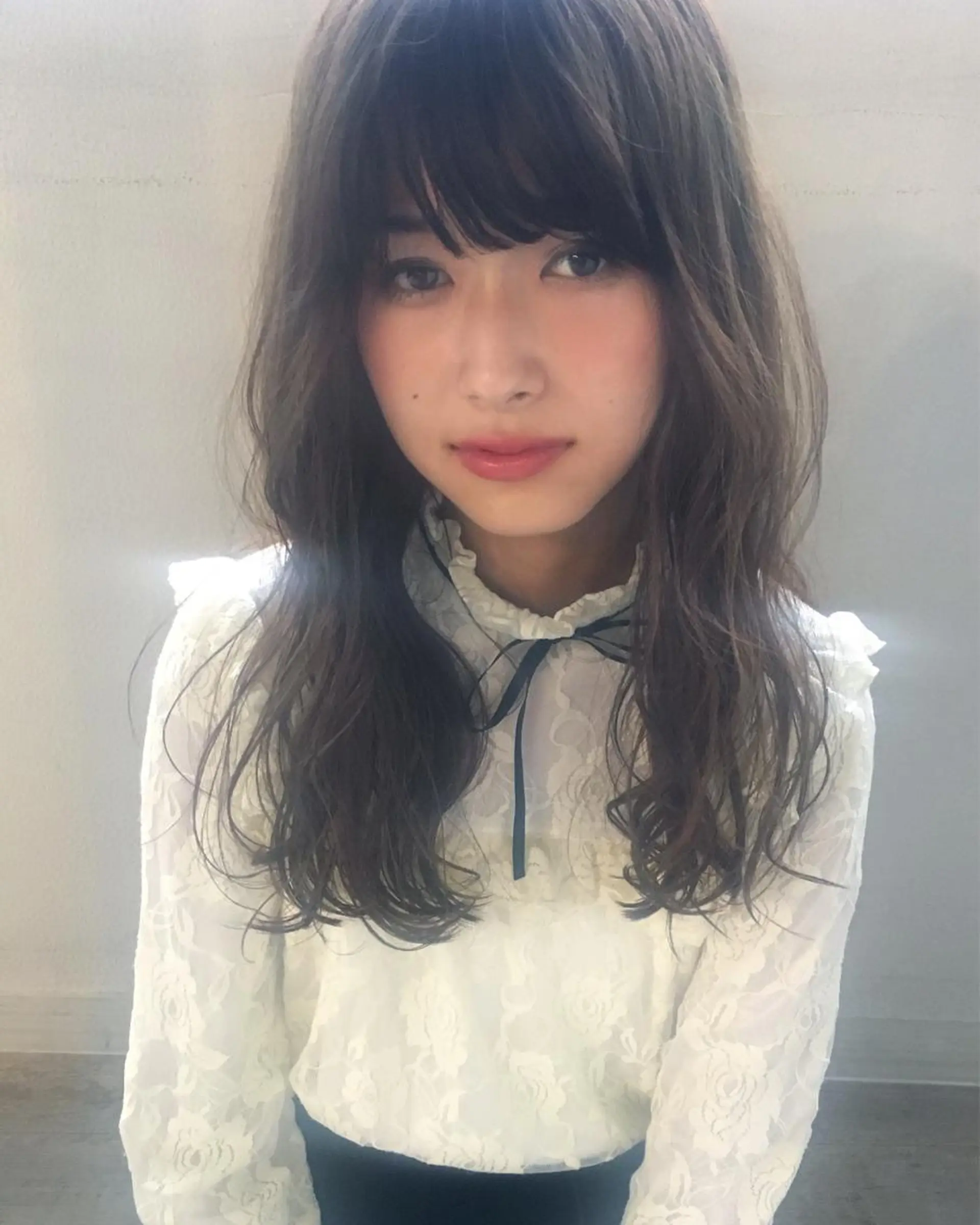 セミロング 小顔カット 鎌倉 彩のヘアスタイル