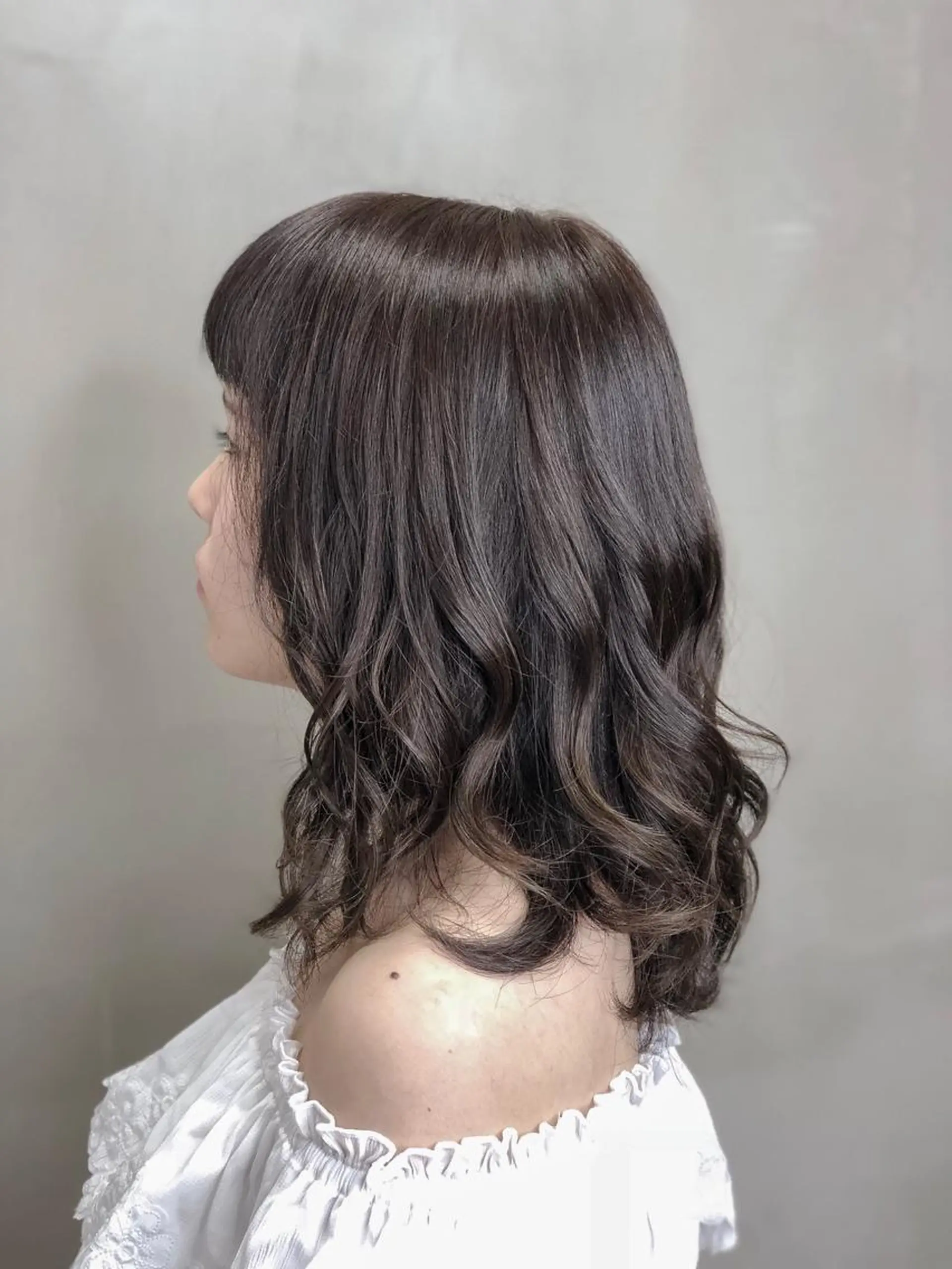 ミディアム カラー グレージュ 【透明感、艶髪】西村 有司のヘアスタイル