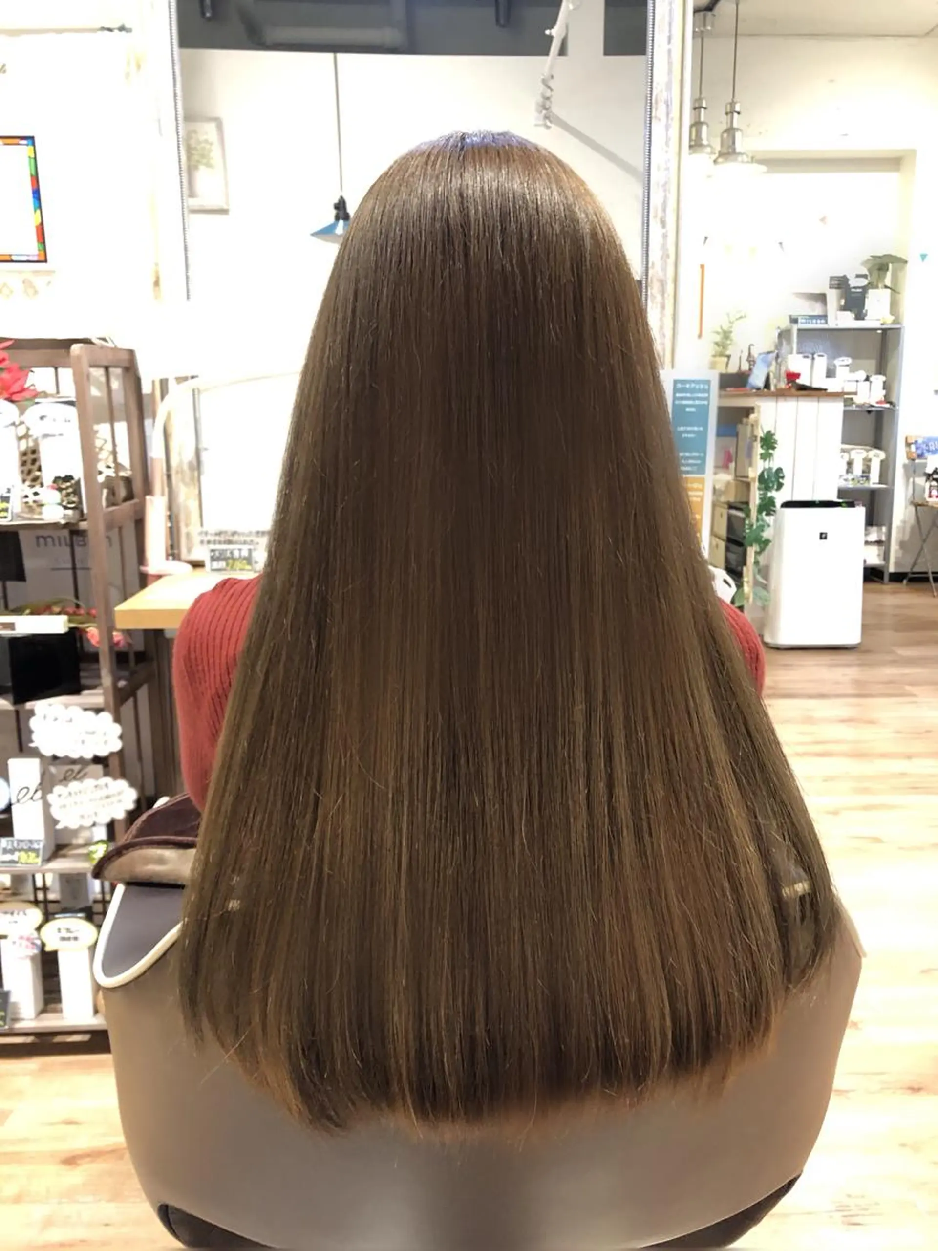ロング カラー トップ スタイリストのヘアスタイル