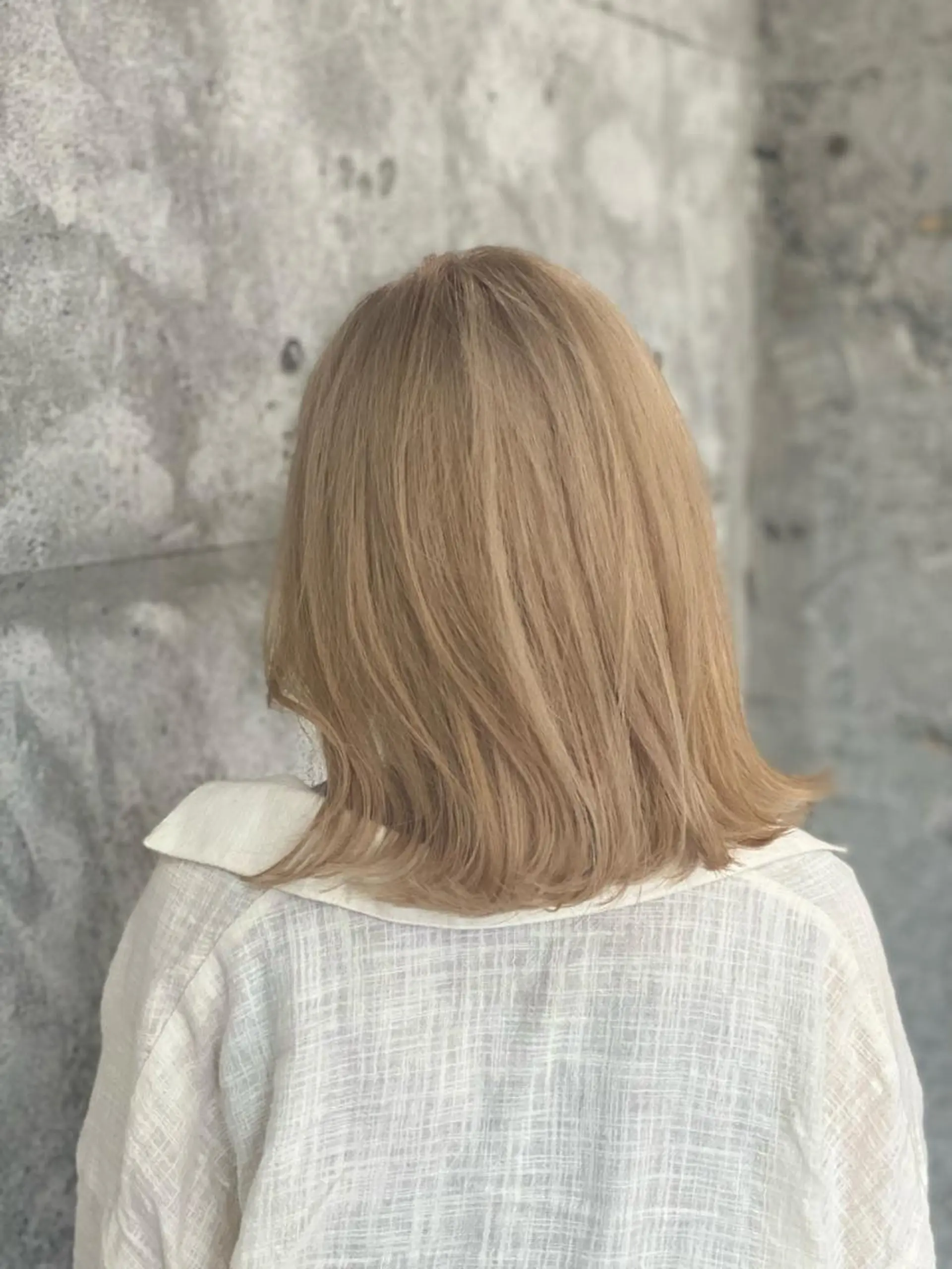 ミディアム カラー ヘアアレンジ ベージュカラー ミルクティーベージュ ヘアカラー ［似合わせヘア］ ✂︎OGURO✂︎のヘアスタイル