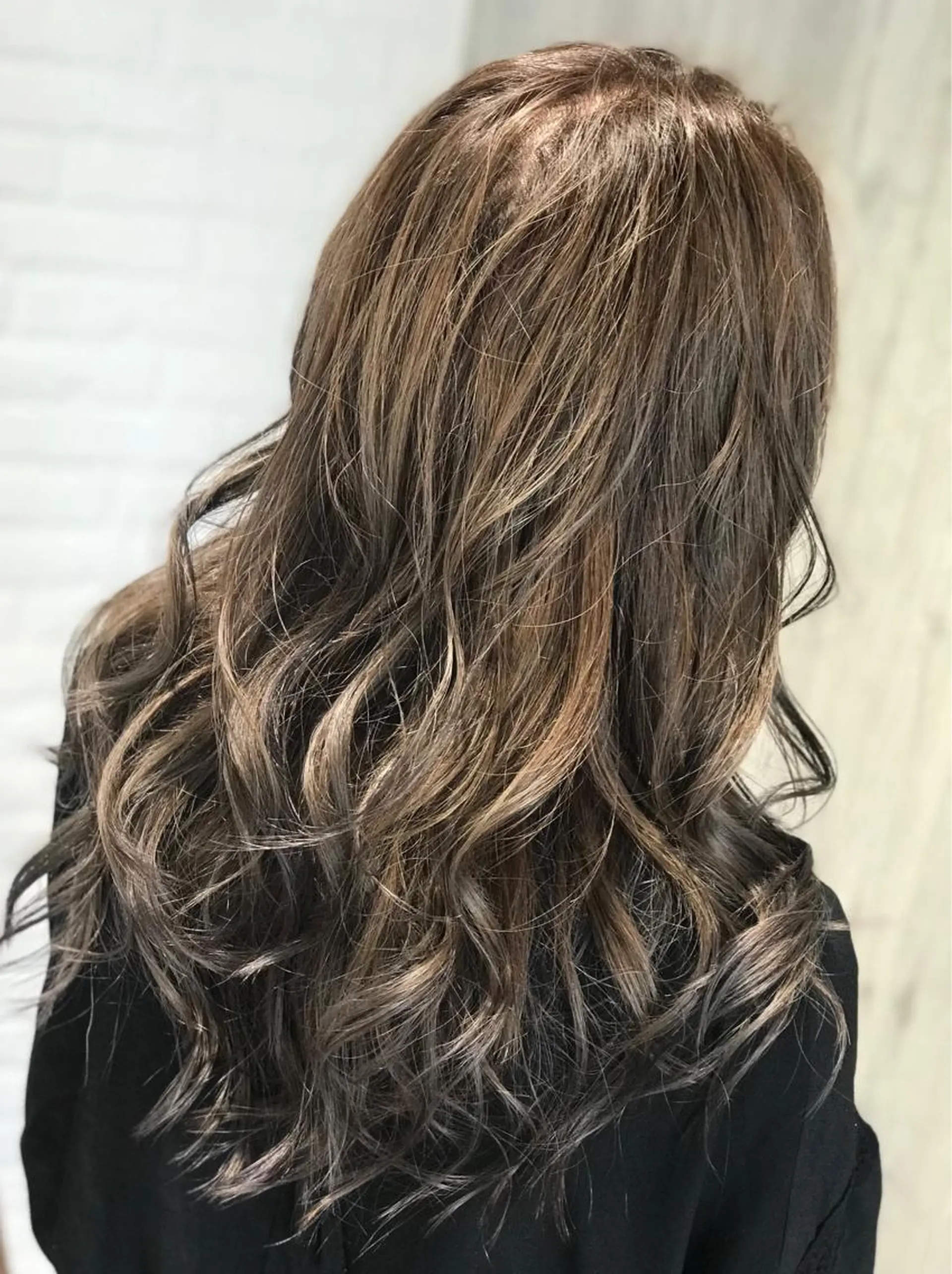 ロング カラー バレイヤージュ グレージュ レイヤーカット ロング カット ヘアカラー トリートメント Renatus店長 金子裕美のヘアスタイル