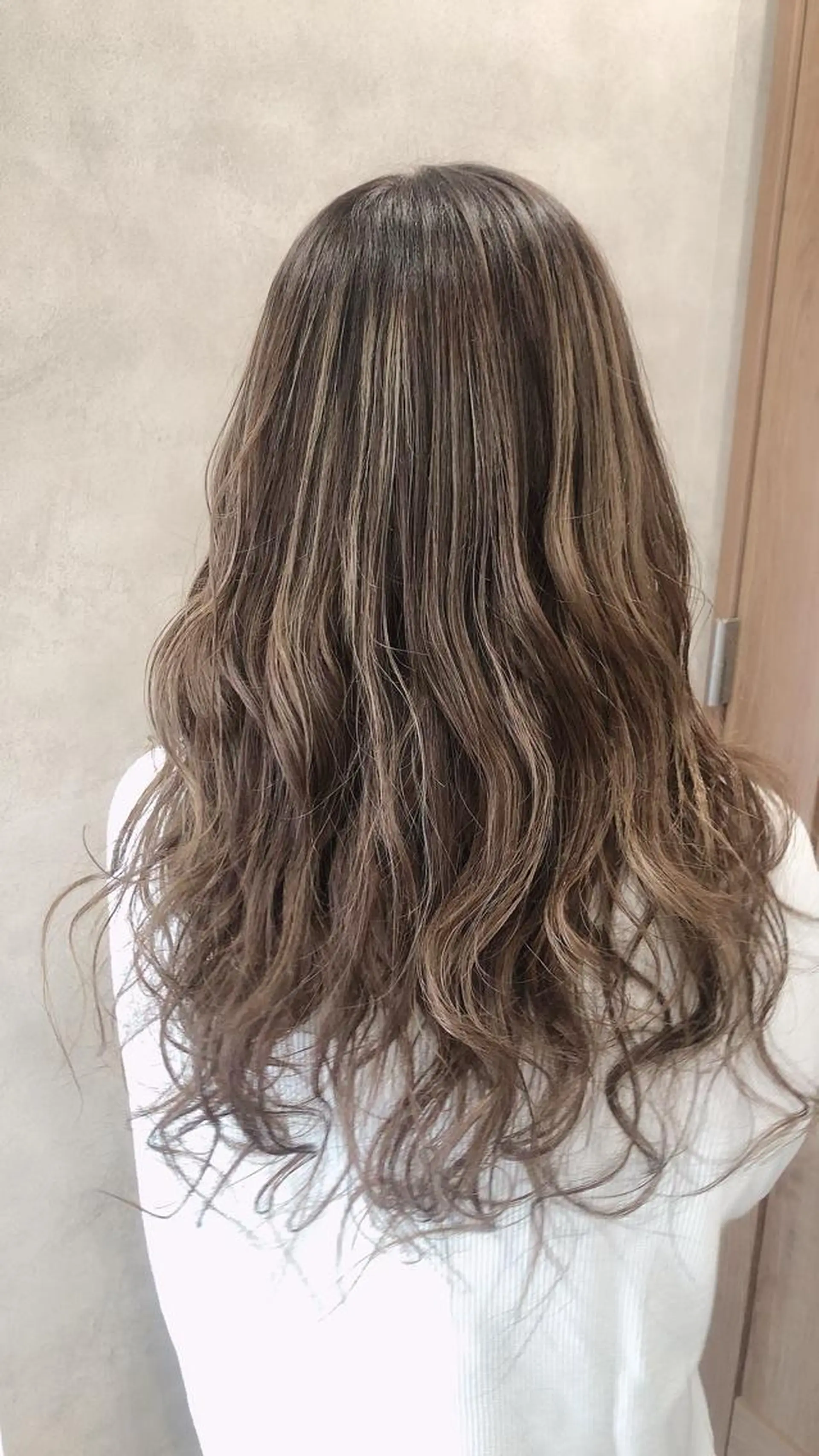 ロング カラー ハイライトカラー ハイライト 野咲き 美容室のマツエク・マツパデザイン