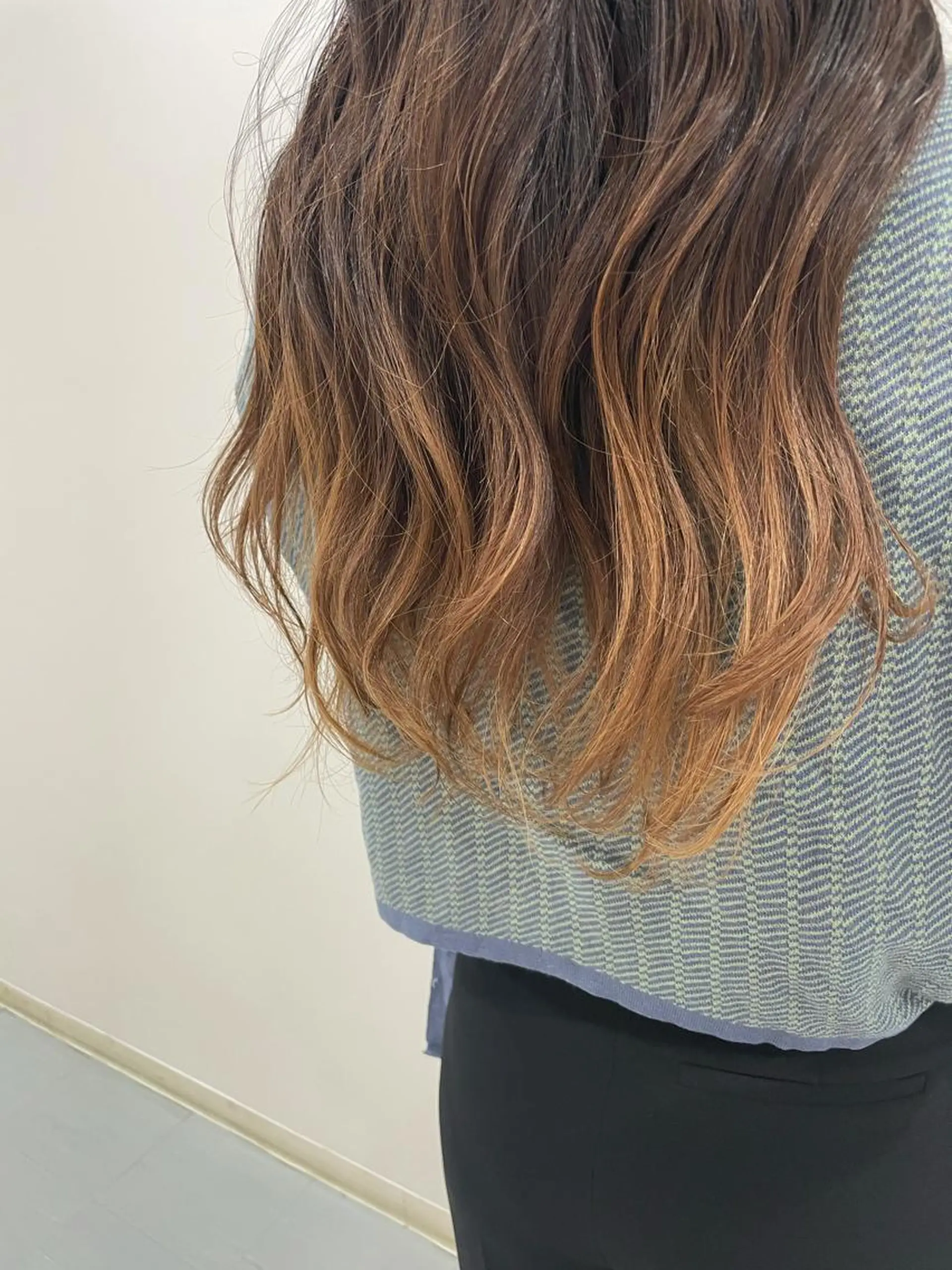 ロング カラー akane .のヘアスタイル