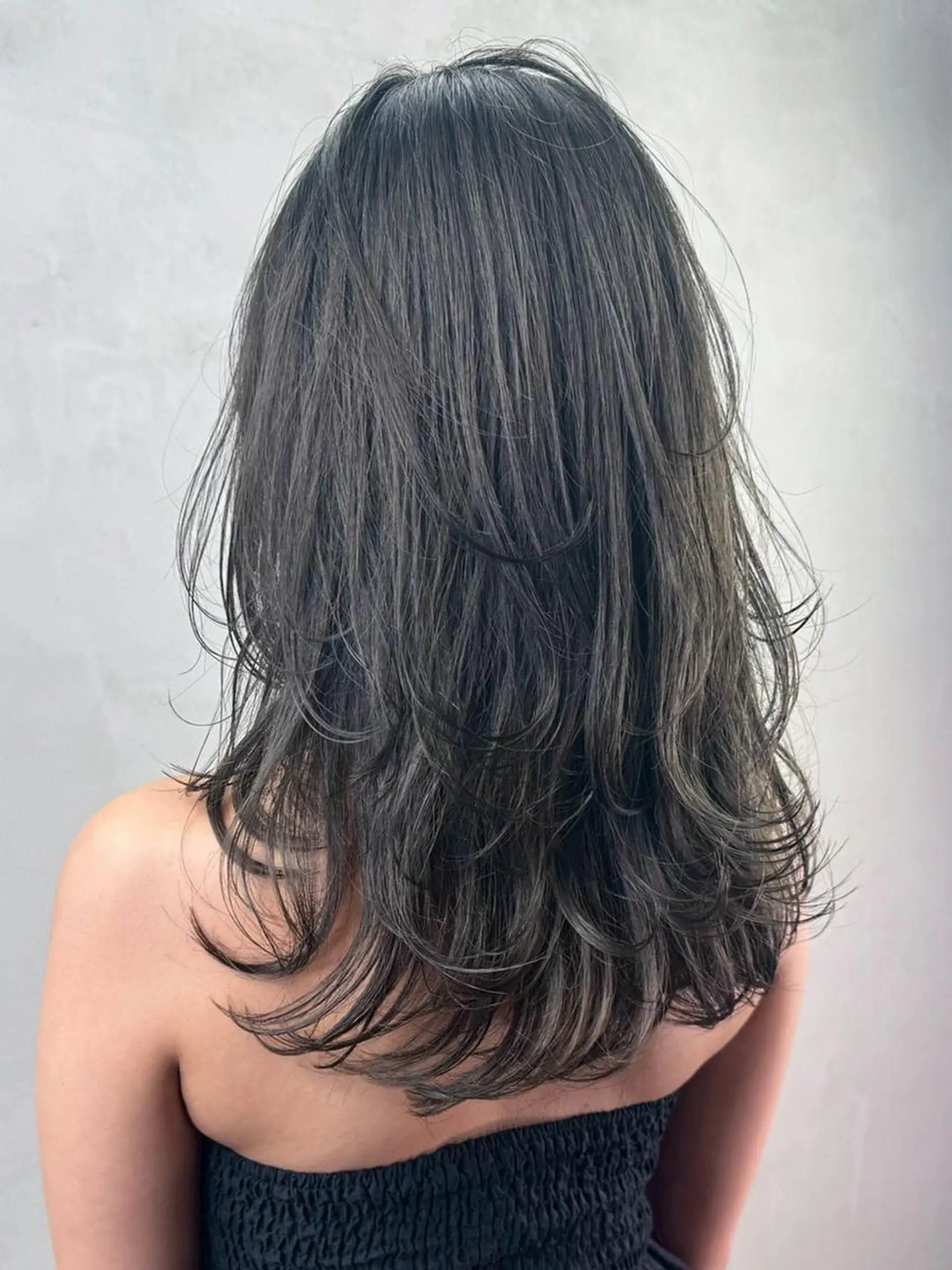 セミロング カラー オリーブグレー 顔まわりレイヤー 顔周りカット 韓国風ヘア レイヤーカット カット ヘアカラー トリートメント ITbyALBUM 松戸のヘアスタイル