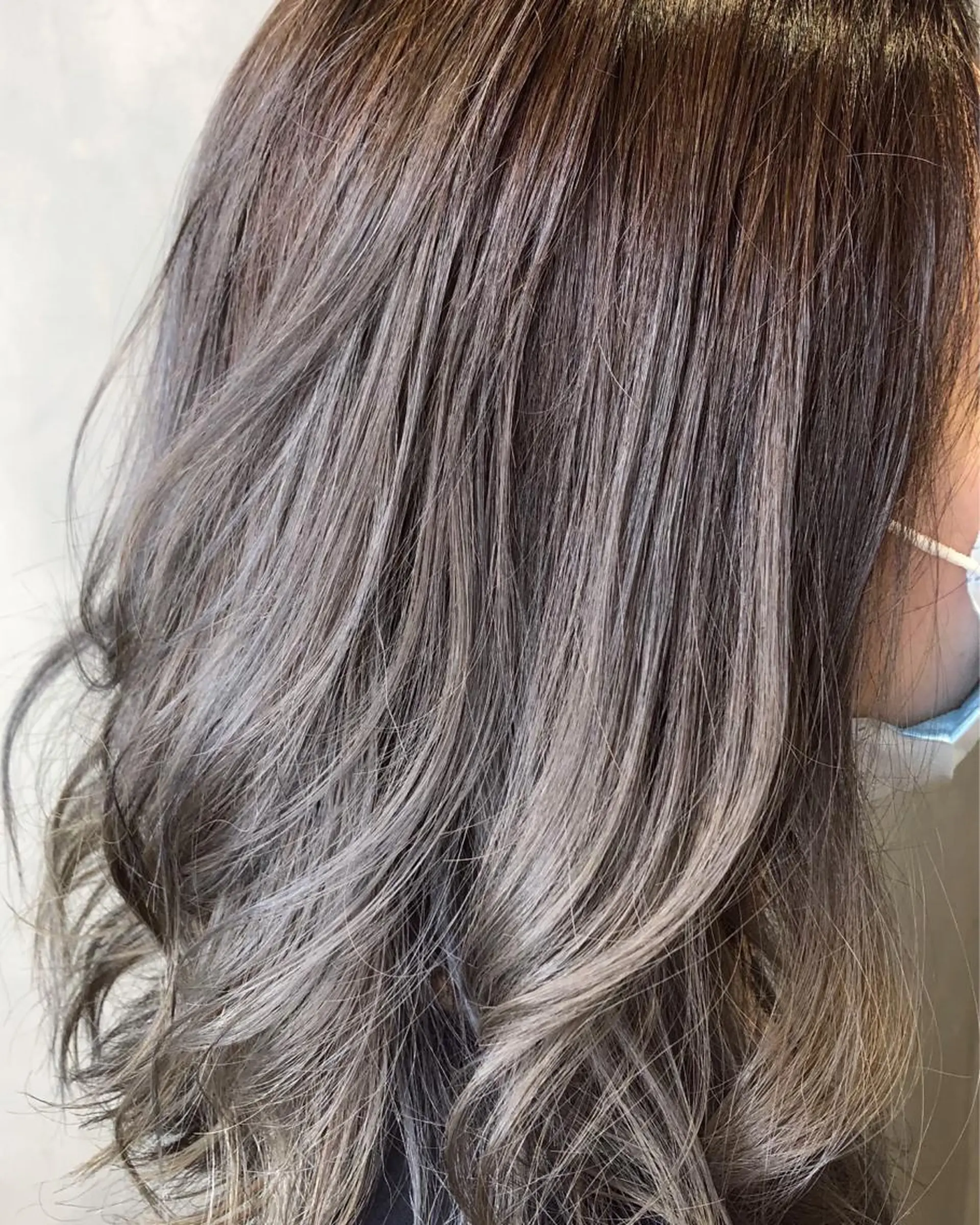 セミロング カラー グレージュ ハイトーンカラー シルバー シルバーグレージュ 髪質改善⭐️ 桜場のヘアスタイル