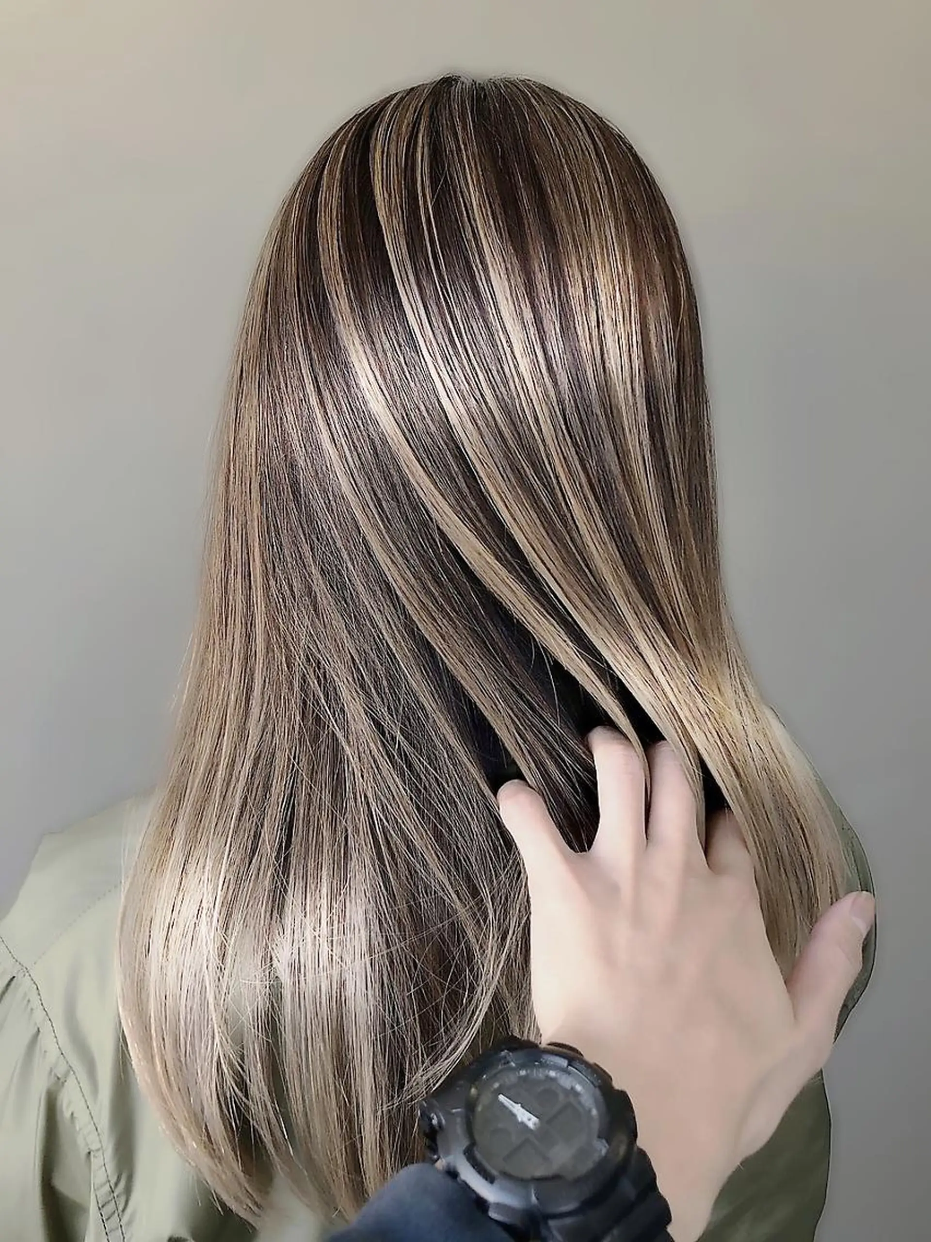 ロング カラー ベージュカラー ブリーチ ケアブリーチ ダブルカラー イヤリングカラー ヘアカラー トリートメント ✨平野 アサト✨のヘアスタイル