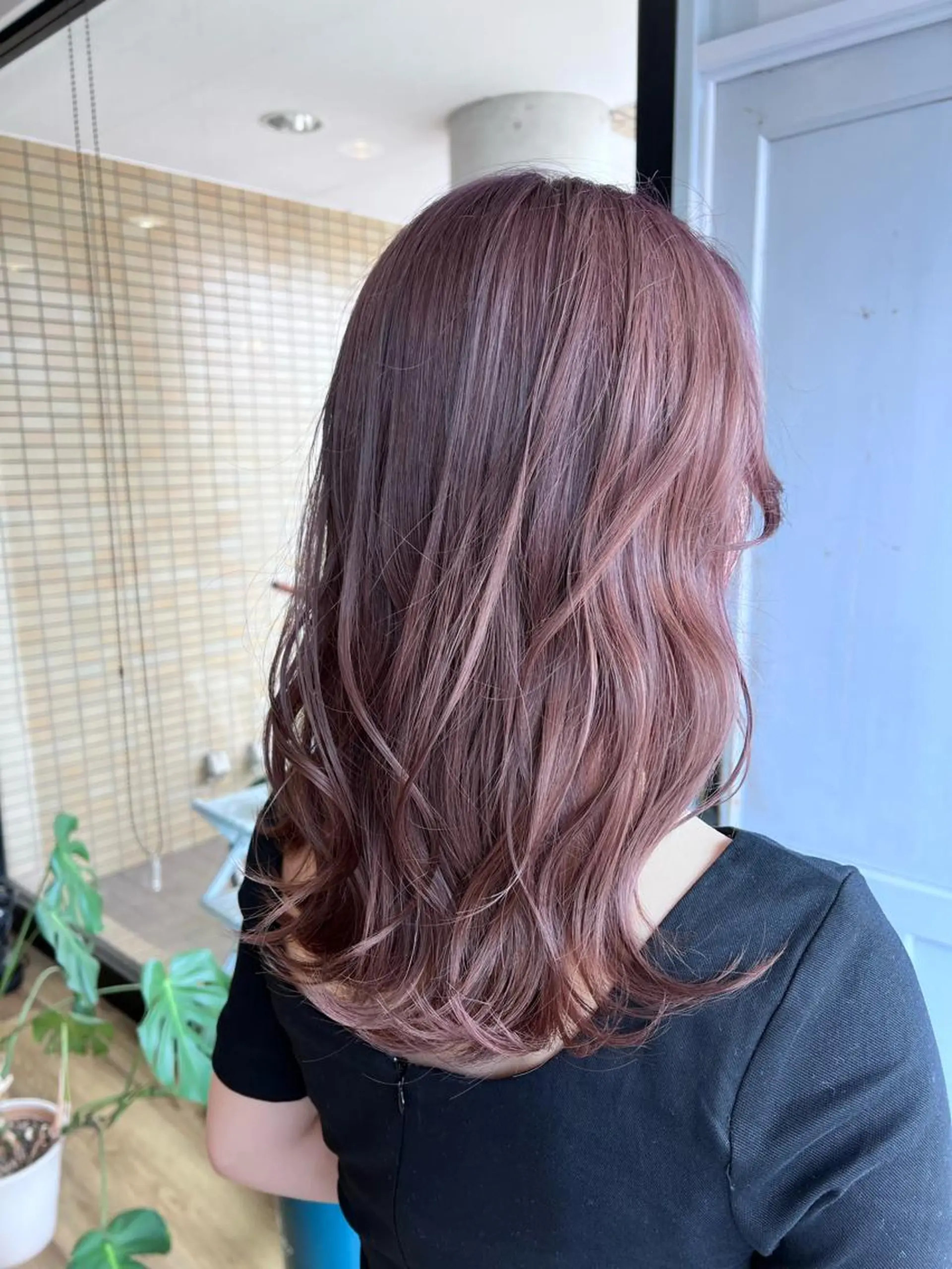 ロング カラー ブリーチ グレージュ ピンクカラー ヘアカラー トリートメント ツキダテ ユイのヘアスタイル