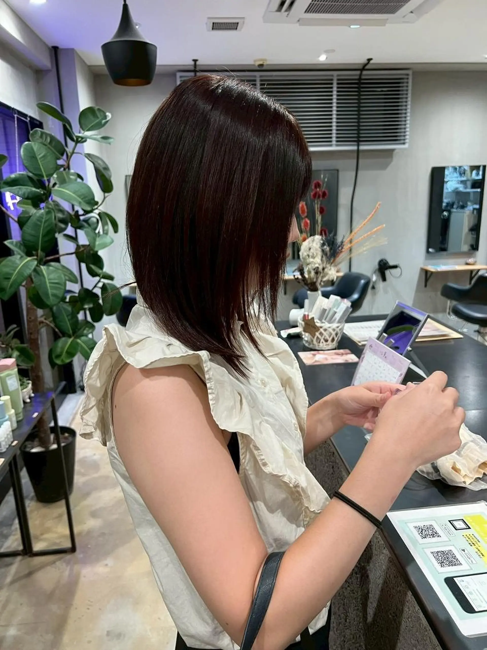 ミディアム カラー 谷岡 沙也佳のヘアスタイル