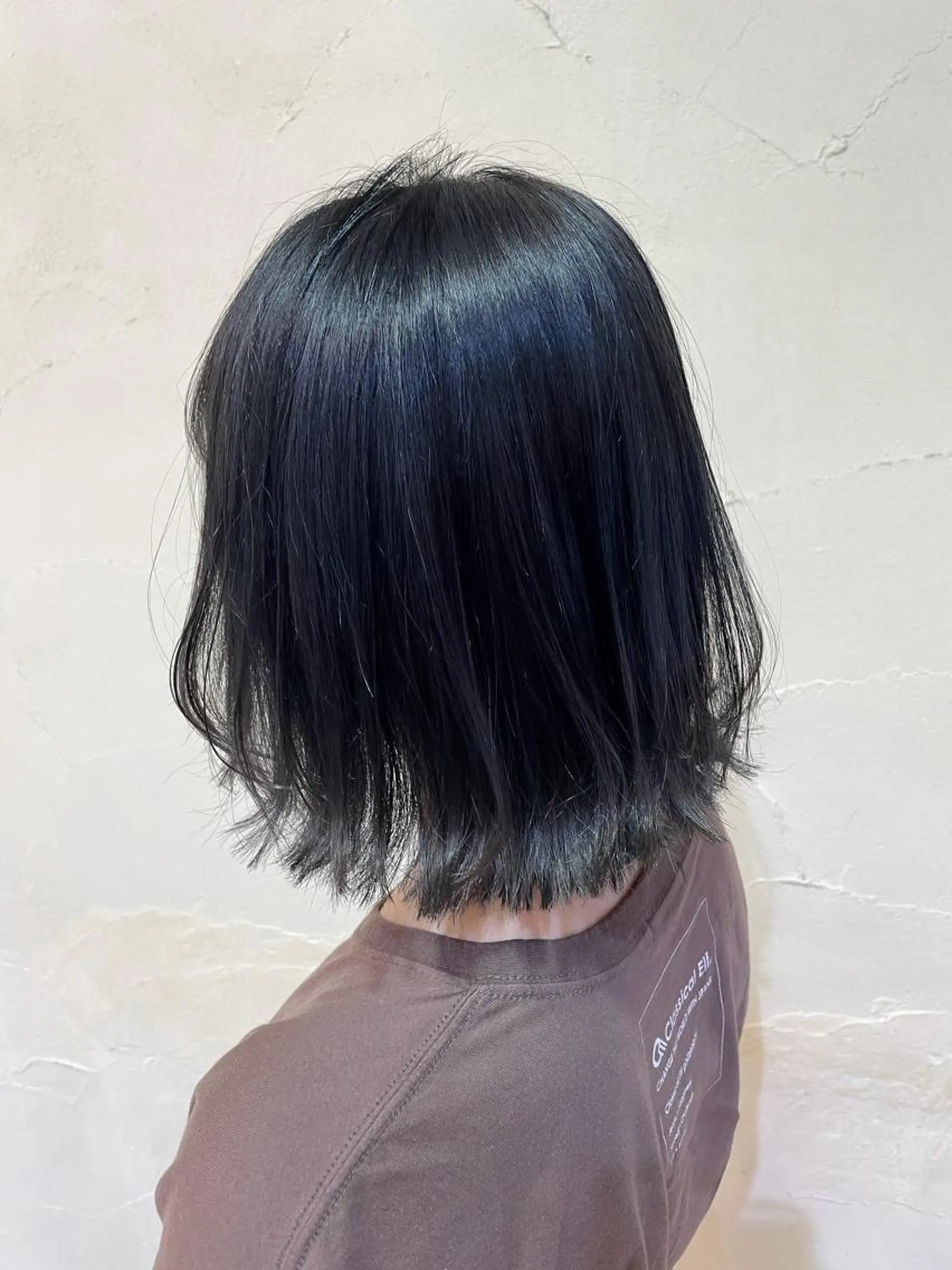 ショート カラー ヘアアレンジ 切りっぱなしボブ 黒髪 ブルーカラー ブルーブラック ボブ ヘアカラー トリートメント 秋山 幸太のヘアスタイル
