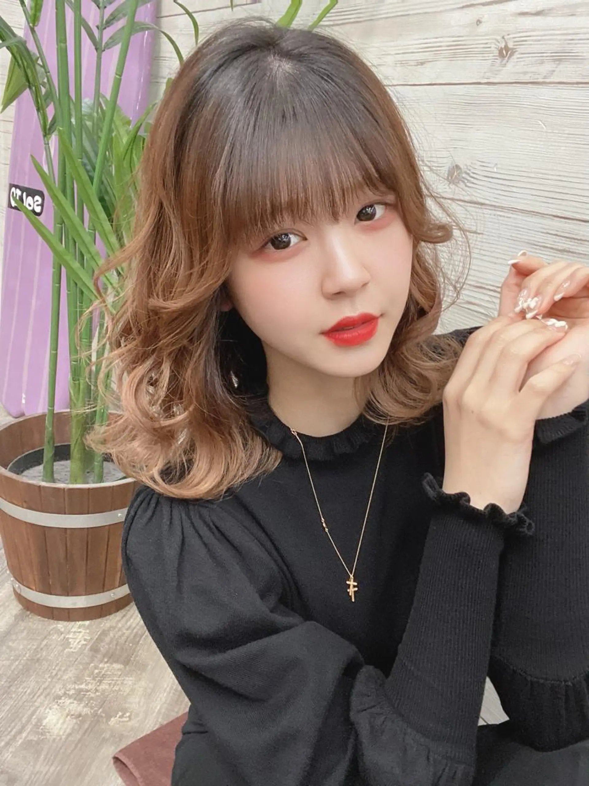 ショート カラー ヘアアレンジ アイブロウ ショートボブ 編み込みエクステ シールエクステ バレイヤージュ ベージュカラー LAVENDIA 初音のヘアスタイル