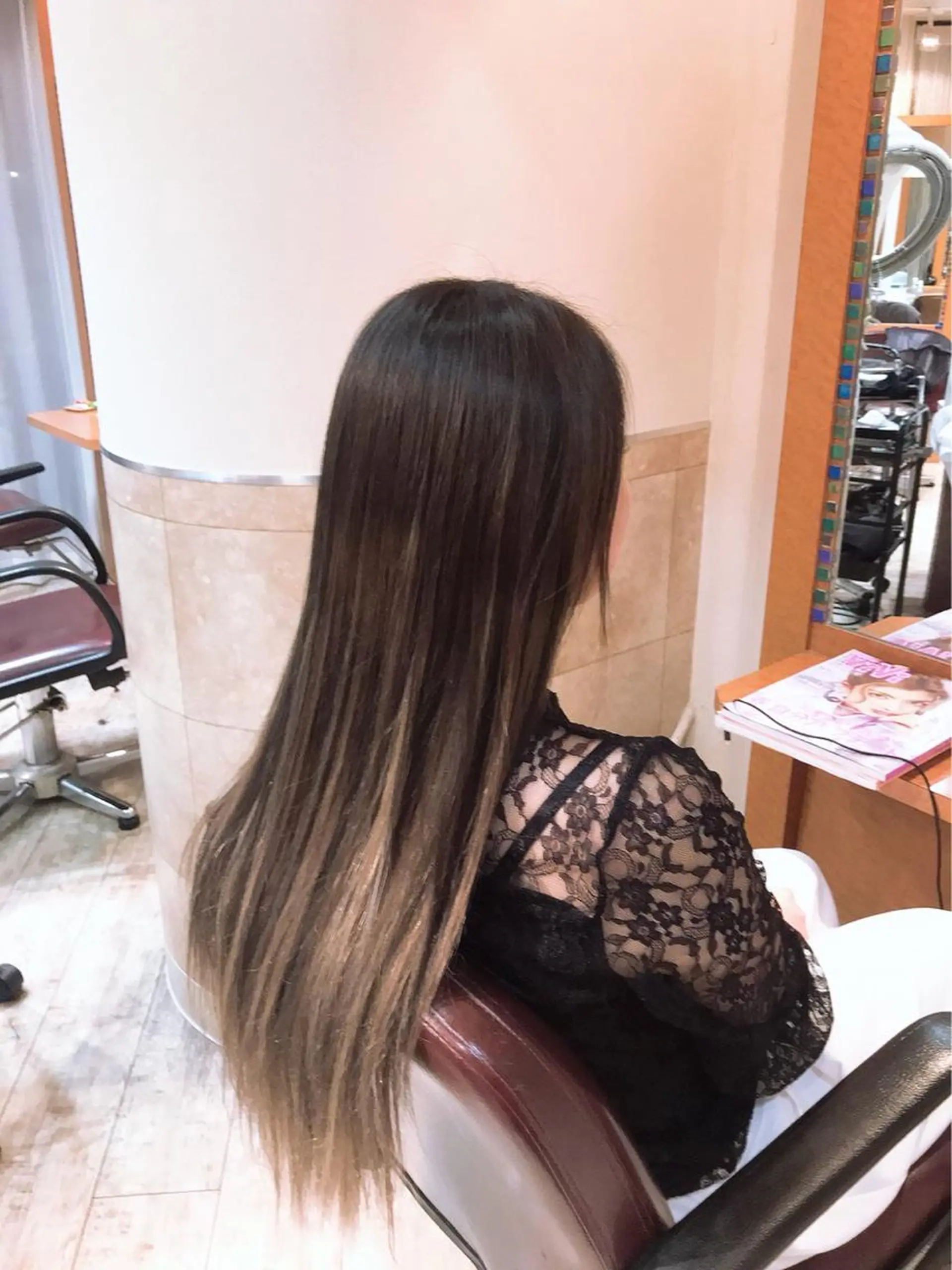 ロング カラー シールエクステ エクステ 100%髪質改善特化 TRUNSのヘアスタイル
