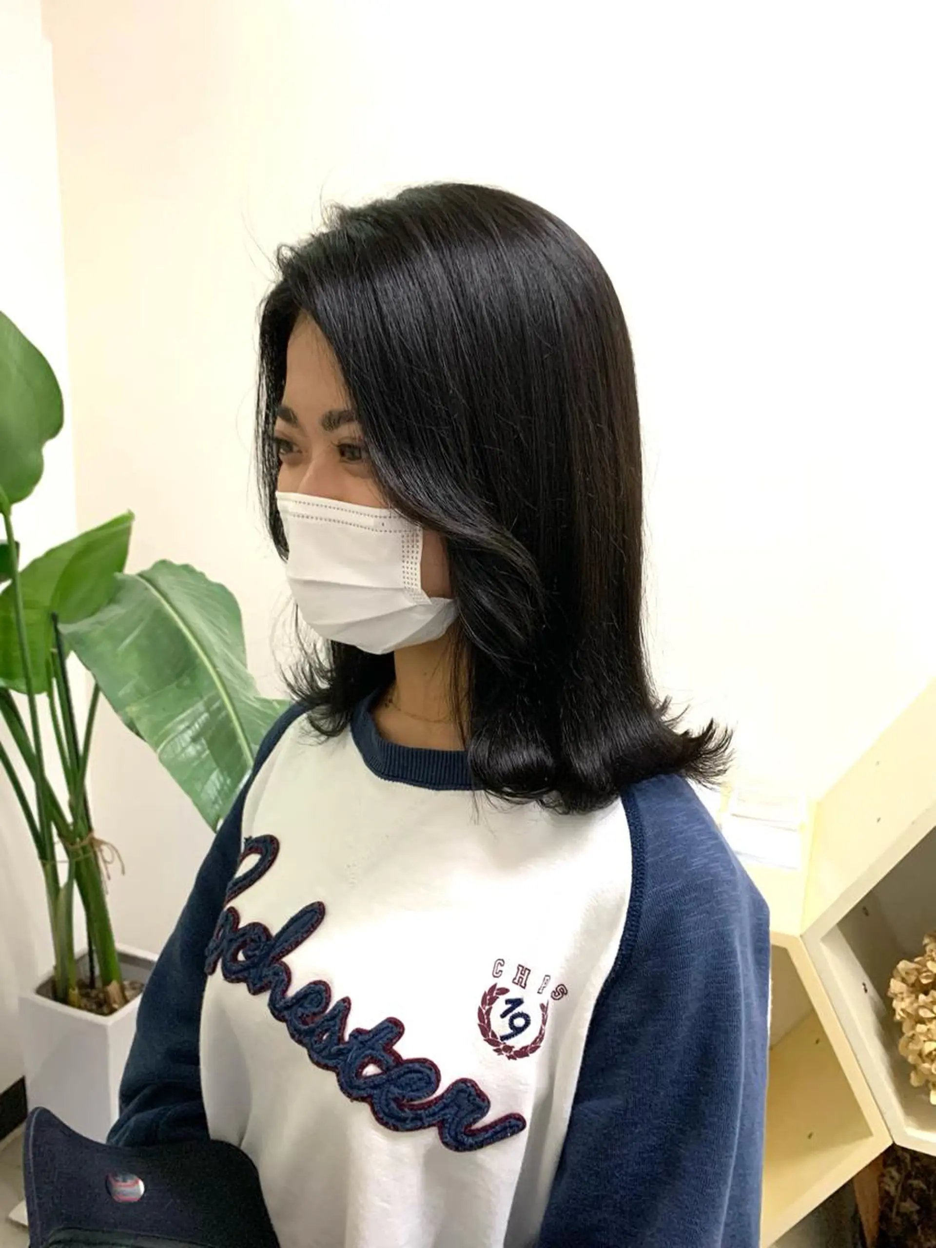 セミロング 透明感カラー wacoのヘアスタイル